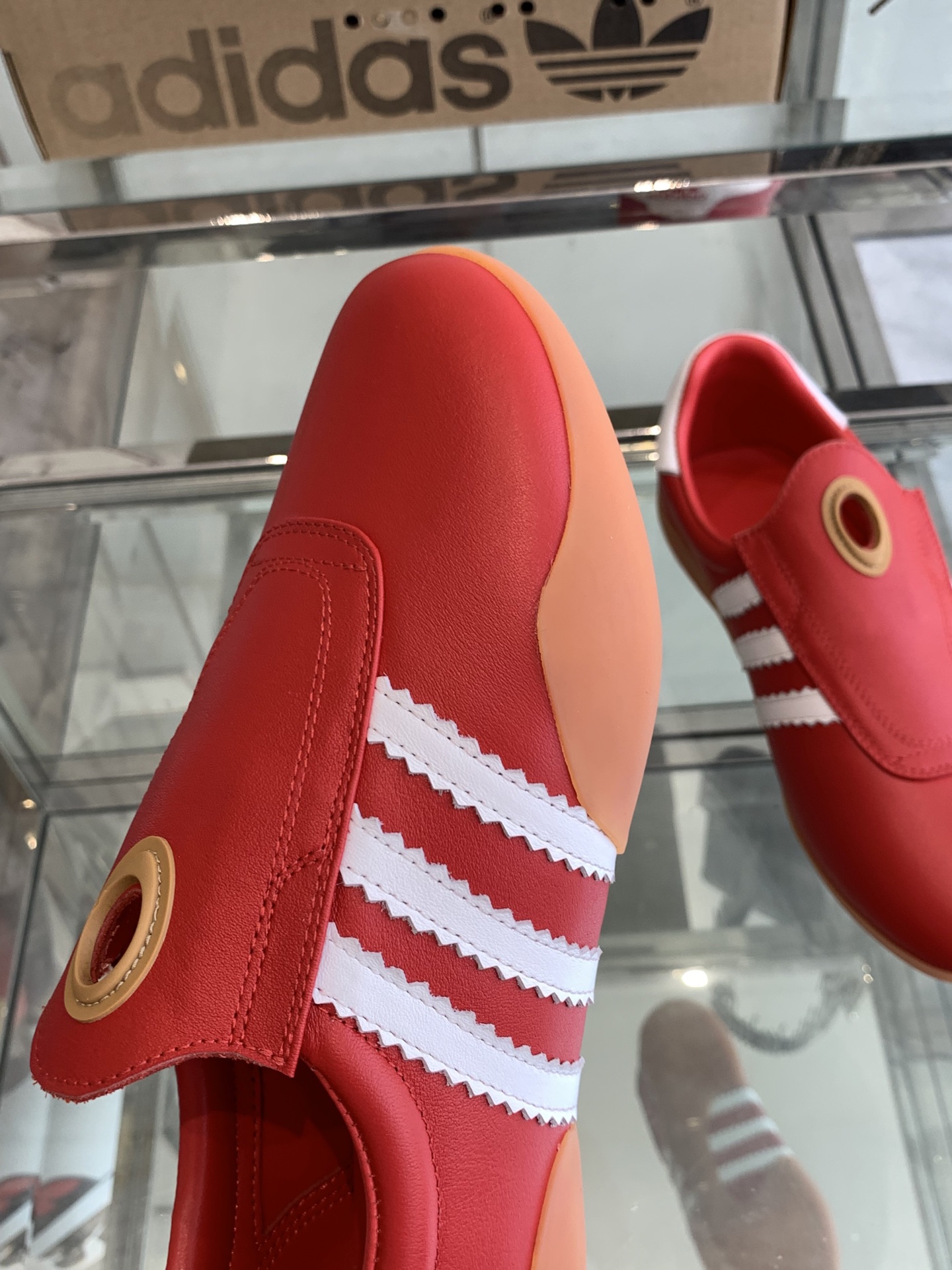 Adidas 25s: Stylish and Comfortable Football Shoes for Spring and Summer - 图片 6