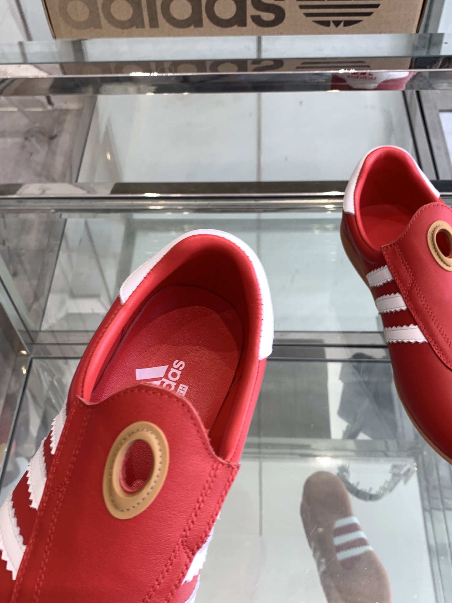 Adidas 25s: Stylish and Comfortable Football Shoes for Spring and Summer - 图片 4