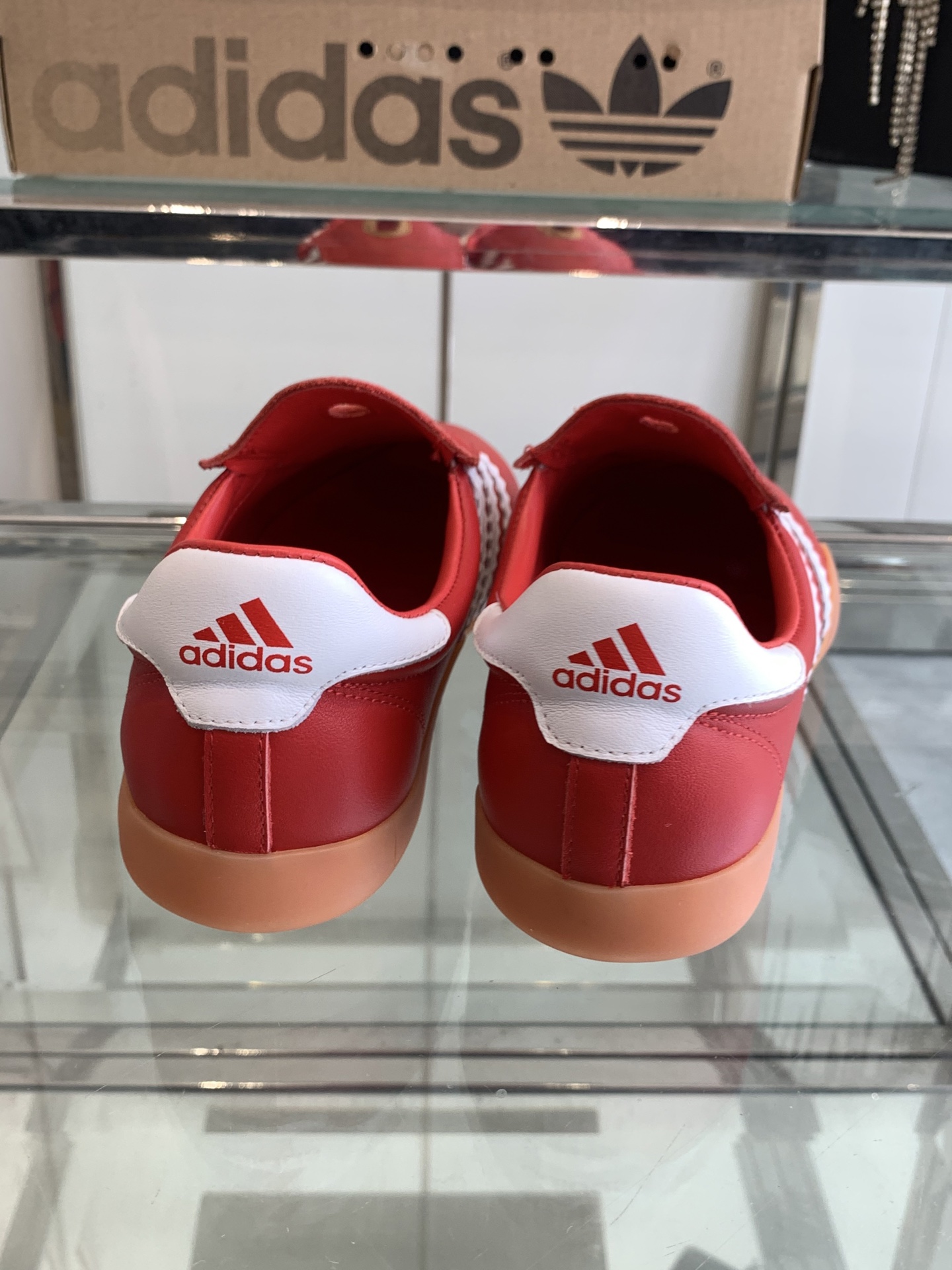 Adidas 25s: Stylish and Comfortable Football Shoes for Spring and Summer - 图片 9