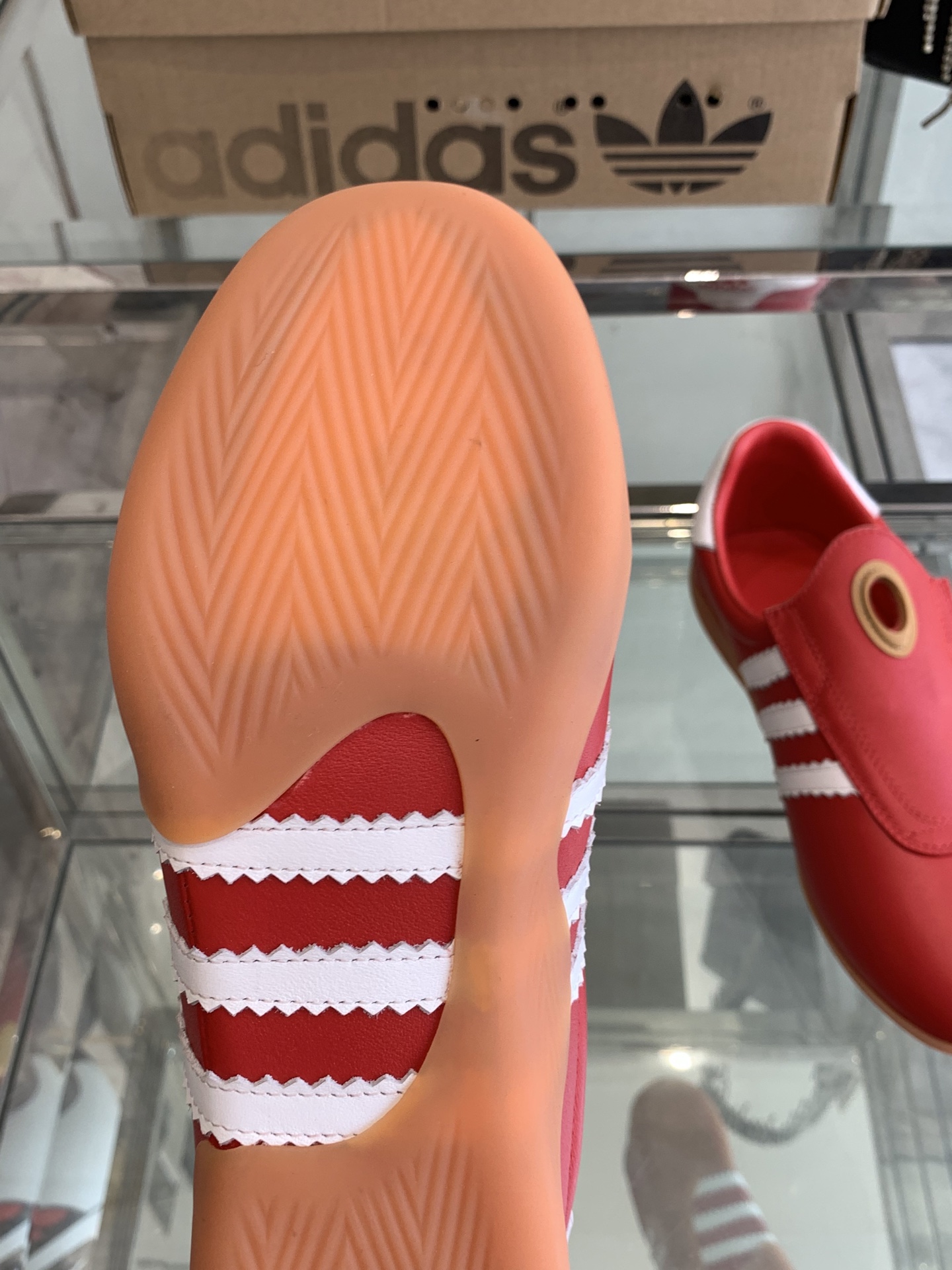 Adidas 25s: Stylish and Comfortable Football Shoes for Spring and Summer - 图片 5