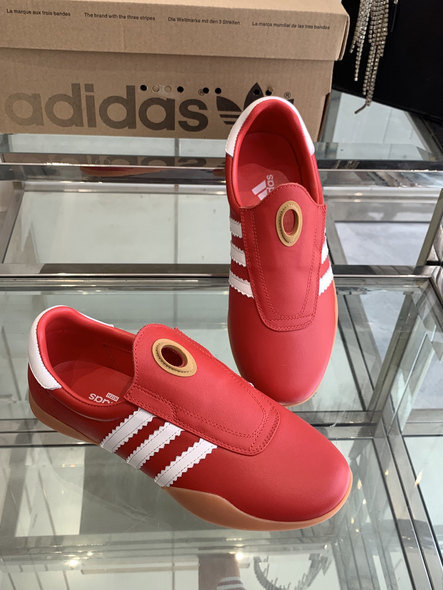 Adidas 25s: Stylish and Comfortable Football Shoes for Spring and Summer - 图片 7