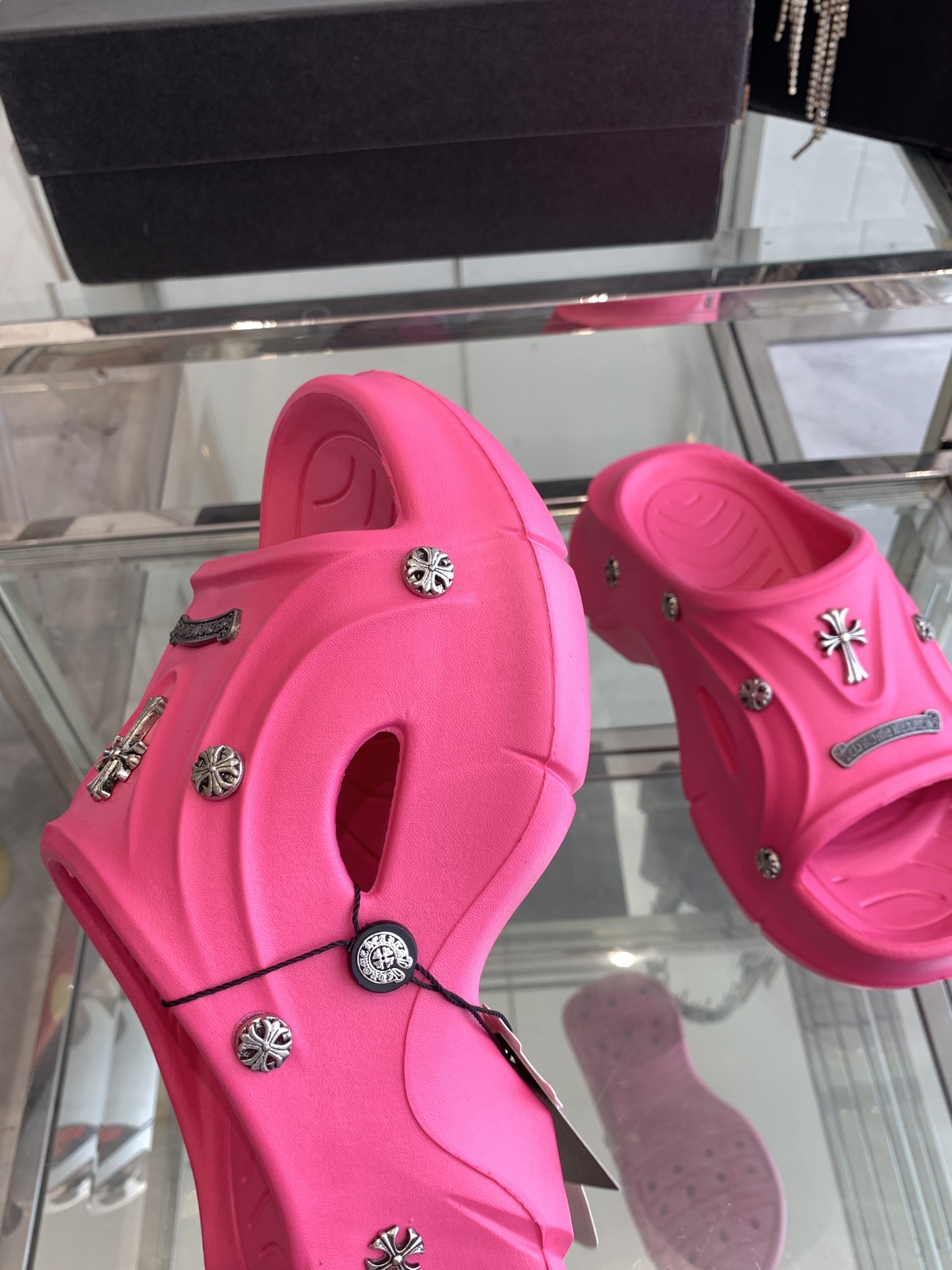“Chromome Hearts Crots: Popular Lazy Slippers for Summer, 400 Pounds, Various Sizes” - 图片 6