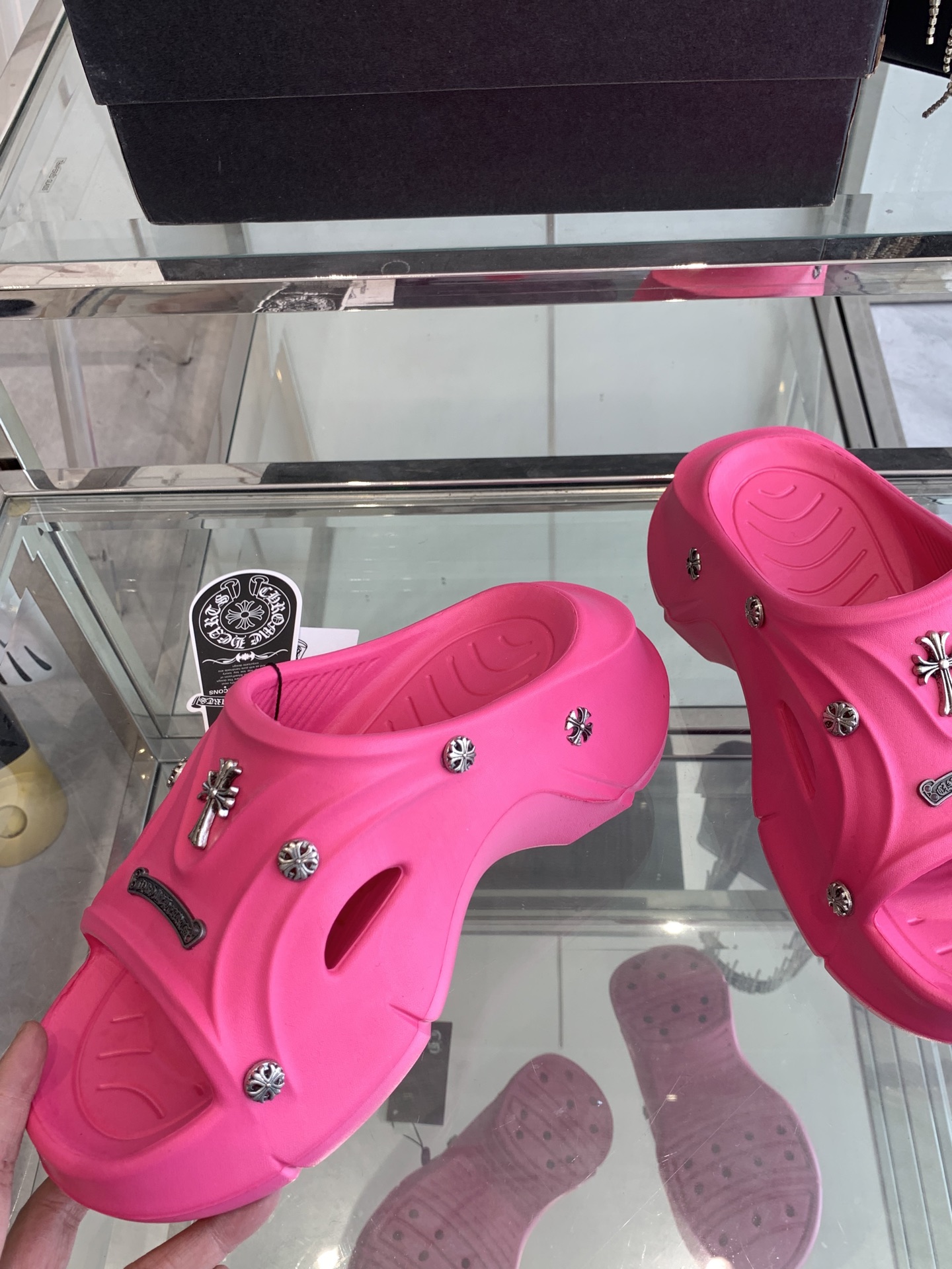 “Chromome Hearts Crots: Popular Lazy Slippers for Summer, 400 Pounds, Various Sizes” - 图片 3
