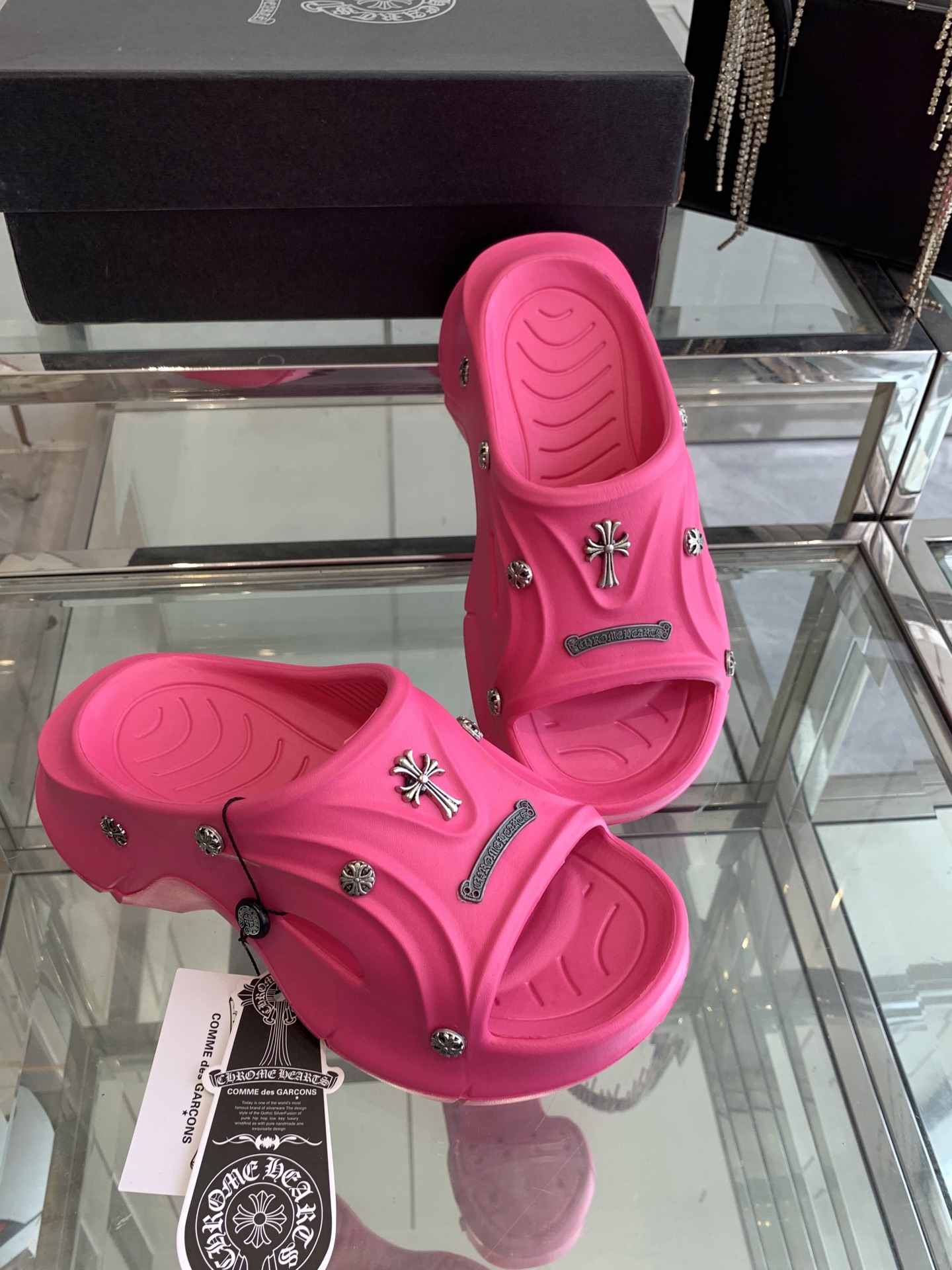 “Chromome Hearts Crots: Popular Lazy Slippers for Summer, 400 Pounds, Various Sizes” - 图片 7
