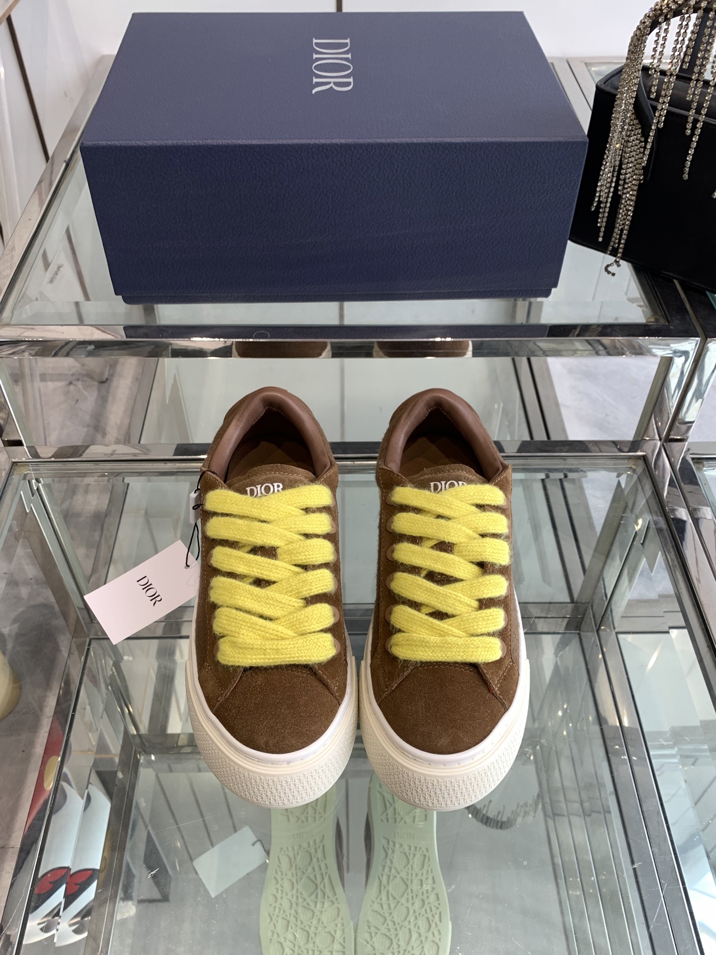 NO:240761,Christian CD 25ssDior x Hilton Nel limited series B33 sneakers B33 classic collision new spark hot casual shoes board shoes highest version couple model original explosive replica one to one perfect replica craftsmanship details are in place Original custom materials Excellent Latest elements combination Fashionable casual personality versatile fabric Original custom cowhide inner original custom sheepskin   breathable net sole Original open mold anti-slip TPU material Size 35-45 (four 40, men 45 customized), casual shoes/sports shoes, dior, sneakers, cowhide, sheepskin19860909Christian CD 25ssDior x Hilton Nel限定系列B33运动鞋 B33 经典碰撞新火花 火爆休闲鞋 板鞋 最高版本 情侣款 原版爆拆一比一完美复刻 工艺做工细节到位 原版定制材料 超赞 最新元素组合 时尚休闲个性 百搭 面料 原版定制牛皮 内里 原版定制羊皮 透气网里 鞋底 原版开模防滑TPU材质 码数35-45（女40 男45订做）,休闲鞋/运动鞋,dior,sneakers,cowhide,sheepskin,Women's Shoes