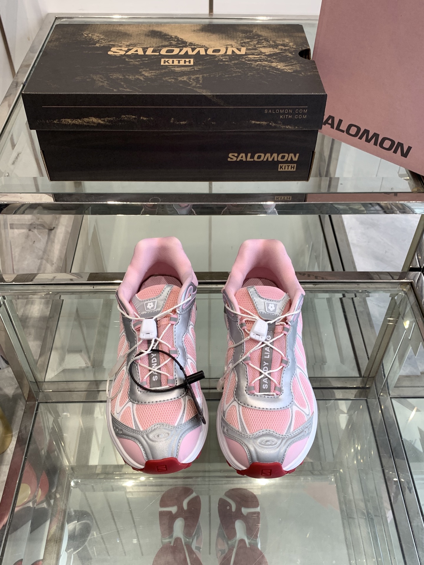 NO:240702,SALOMON XT WHISPER Outdoor Leisure Sports Shoes Original Purchase and Development Production New interpretation focuses on its aerodynamic appearance, the iconic white and cream color bring urban style. The other pair is made of pure black to highlight the textured details. The iconic sneakers are refined into a new urban classic to bring quiet atmosphere to SALOMON Fabric Original imported cowhide/breathable mesh inner part Original imported breathable mesh Sole Original open mold anti-slip rubber outsole Sole 4CM Sole Size: Women's model 35-40 (customized for 40) (first for women, men's model under development), dad shoes, sneakers, cowhide19860909SALOMON XT WHISPER 萨洛蒙 户外休闲 运动鞋 原版购入开发 做货 全新演绎的专注于其空气动力学的外观上,标志性白色与奶油色带来都市风格 另一双则以纯粹的黑色打造 突出富质感的细节 标志性运动鞋被提炼为新的都市经典 为 SALOMON带来静谧气息 面料 原版进口牛皮/透气网面内里 原版进口透气网里 鞋底 原版开模防滑橡胶大底 底厚4CM 码数: 女款35-40（40定做）（先上女款,男款开发中）,老爹鞋,sneakers,cowhide,Women's Shoes