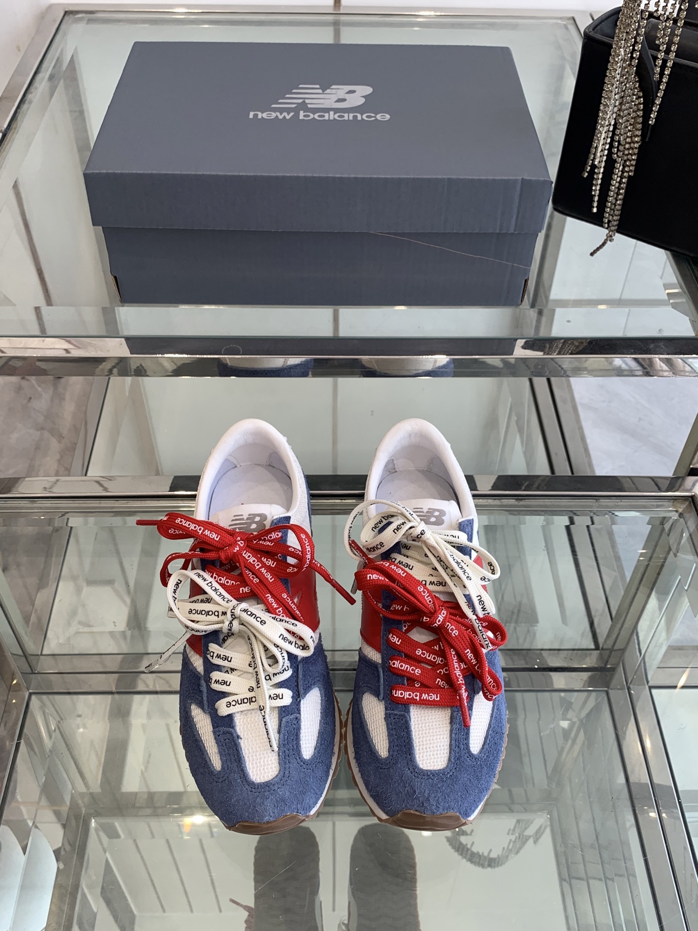 NO:240772,NB 471 retro jogging shoes, same style as Zhang Yuanying, retro pioneer casual sports jogging shoes, Italian street style from the 1970s!  NB New Balance 471 series is a new look created with a purer retro style design. The side is also deconstructed with the n-character logo in an old embossed style. Multi-lace matching outfit, girlish and fashionable. Original open-model combination outsole size women 35-40 men 39-45, casual shoes/sports shoes, new balance, sneakers19860909NB 471复古慢跑鞋张元英同款 复古先锋休闲运动慢跑鞋 上世纪70年代的意大利街头风格！NB新百伦 全新 newbalance 471 系列 以更纯粹的复古风格设计打造的全新造型. 侧身还以解构设计 将n字标志以做旧压花样式呈现 多鞋带搭配穿搭 少女感 时尚感十足 原版开模组合大底 码数女35-40 男39-45,休闲鞋/运动鞋,new balance,sneakers,Women's Shoes