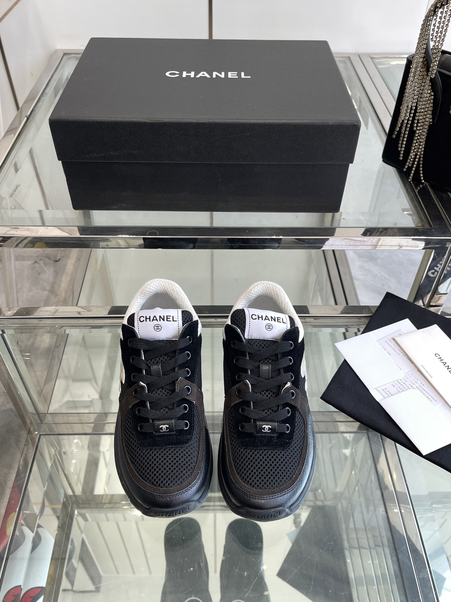 NO:240734,Chanel 25ss new sneakers couple styles, upper with multiple crafts and electric embroidery styles, extraordinary inclusion of various color elements, original imported high mercerized beef reverse velvet upper, original imported breathable sheepskin lining, original TPU combination outsole size: 35-45 (for women 40, customized for men 45), dad shoes, chanel, chanel, sneakers, sheepskin19860909Chanel 香奈儿 25ss新款运动鞋 情侣款 鞋面多种工艺电绣的风格 不平凡的拥入了多种配色元素 原版进口高丝光牛反绒鞋面 原版进口透气羊皮内里 原版TPU组合大底码数: 35-45（女40 男45订做）,老爹鞋,chanel,chanel,sneakers,sheepskin,Women's Shoes