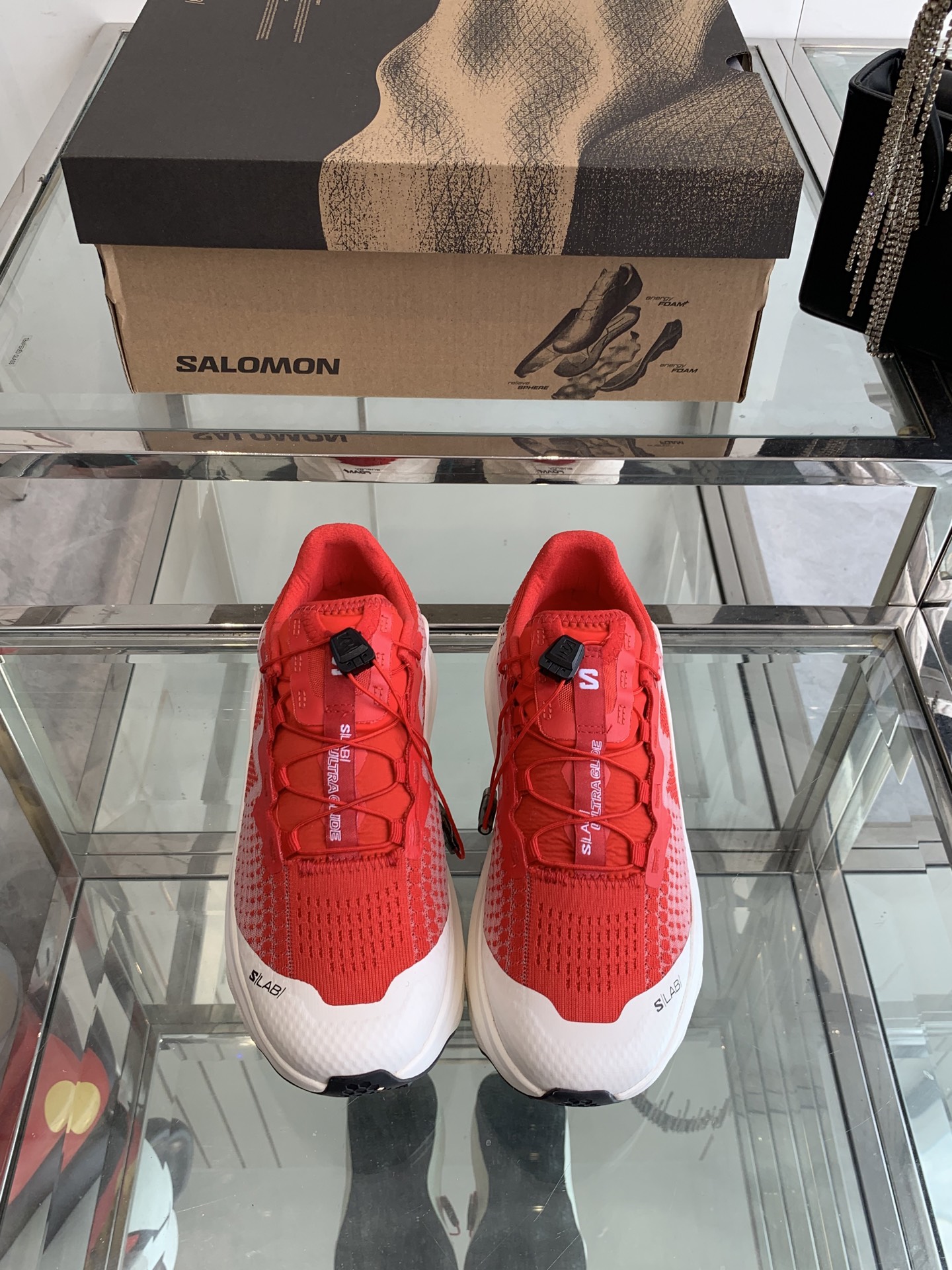 NO:240704,Salomon S/LAB ULTRA GLIDE 25ss new trail running shoes are designed for long-distance trail runners who pursue excellent comfort. Upper The toe has very thick white pressing glue. The upper is mainly knitting process. A layer of yarn upper is added to the side. It enhances the overall strength of the upper without affecting breathability. The half-sock cover tongue is filled with fabric and wrapped comfortably. The comfort is full. There is a flip-up design around the inner side of the arch and the heel, which is more suitable for the feet. The fabric is flying and fleece foaming outsole size 35-45 (customized for women, 40 men, 39 45), dad shoes19860909萨洛蒙 S/LAB ULTRA GLIDE 25ss新款越野跑鞋 专为追求卓越舒适性的长距离越野跑者设计 鞋面 鞋头有非常厚实的白色压胶 鞋面主要为针织工艺 并在侧身再加了一层纱架鞋面 在不影响透气性的同时增强了鞋面的整体强度 半袜套式鞋舌内有织物填充包裹舒适不勒脚 舒适度拉满 且足弓内侧与后跟周围都有上翻设计 更加贴合足部 面料飞织内里超迁绒发泡大底码数35-45（女40 男39 45定做）,老爹鞋,Women's Shoes