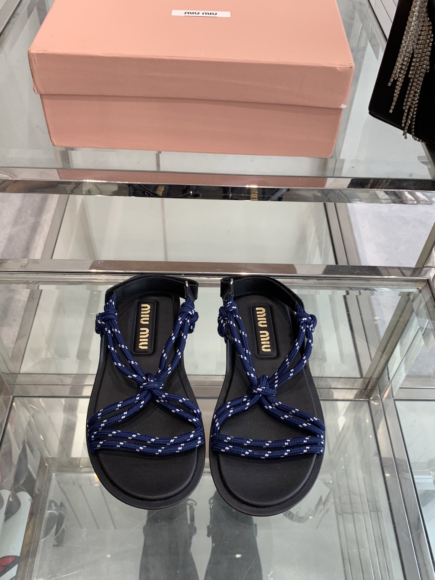 NO:240647,Miu Miu 25ss Spring and Summer Roman sandals are gorgeously new, summer versatile styles look white, no matter how you wear them, this summer fashionista favorite, specific original one-to-one colored rope cowhide material cowhide inner size 35-40 (40 41 customized), sandals, miumiu, sandals, cowhide19860909Miu Miu 缪缪 25ss春夏 罗马凉鞋华丽上新 夏季百搭款上脚显白 怎么穿都好看今夏时髦精最爱 特定原版一比一彩绳牛皮材质 牛皮内里 码数35-40（40 41订做）,凉鞋,miumiu,sandals,cowhide,Women's Shoes