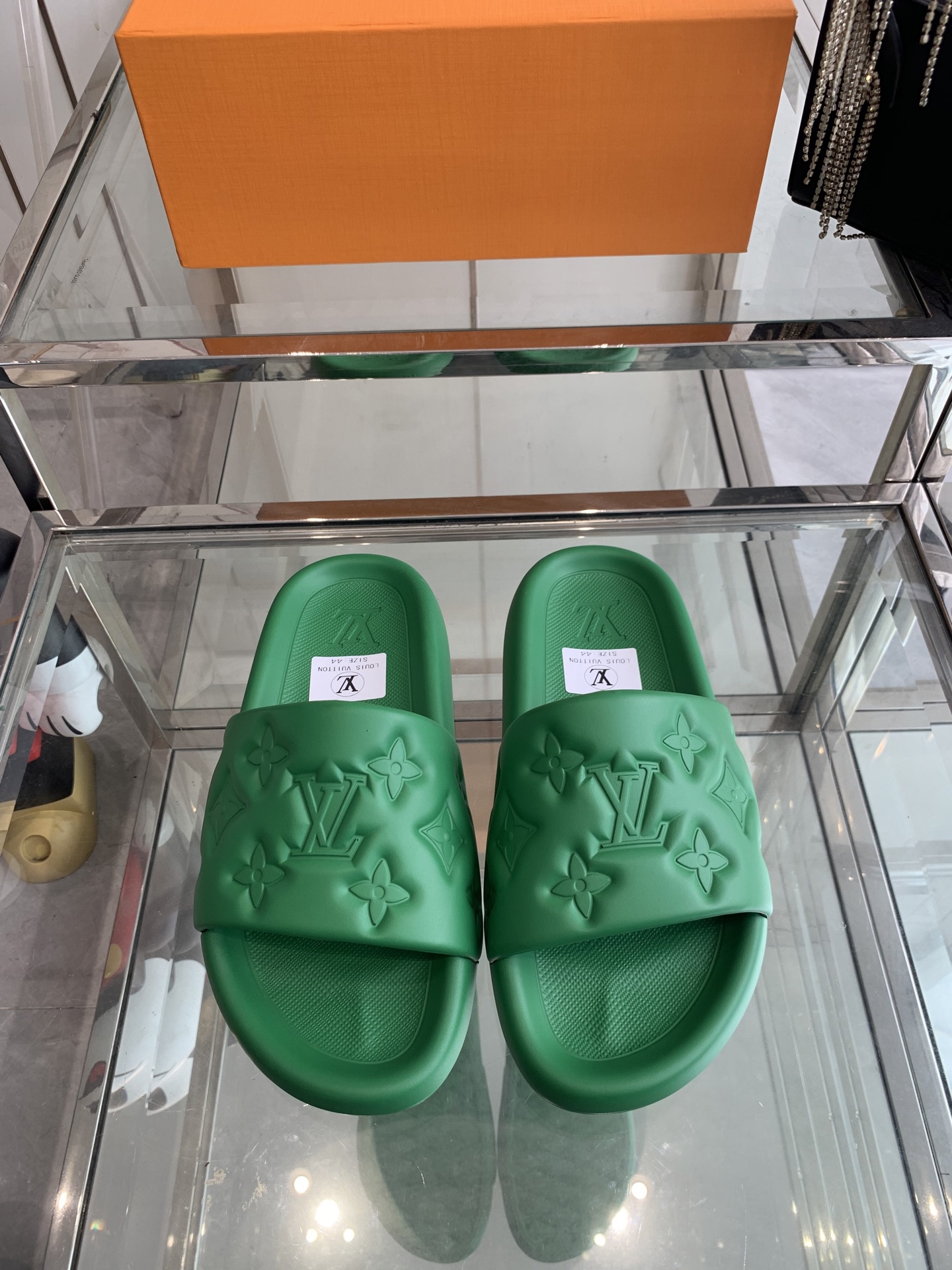NO:265654,Newly upgraded LV high-version beach slippers Original development truly achieves 1:1 top version Welcome to compare the market version number 35-46 (45 and 46 custom-made, no return or exchange), slippers, louis vuitton, slippers19860909全新升级 LV 高版本沙滩拖鞋 原版开发真正做到1:1 顶级版本 欢迎对比市场版本码数35-46（45、46订做不退不换）,拖鞋,louis vuitton,slippers,Women's Shoes