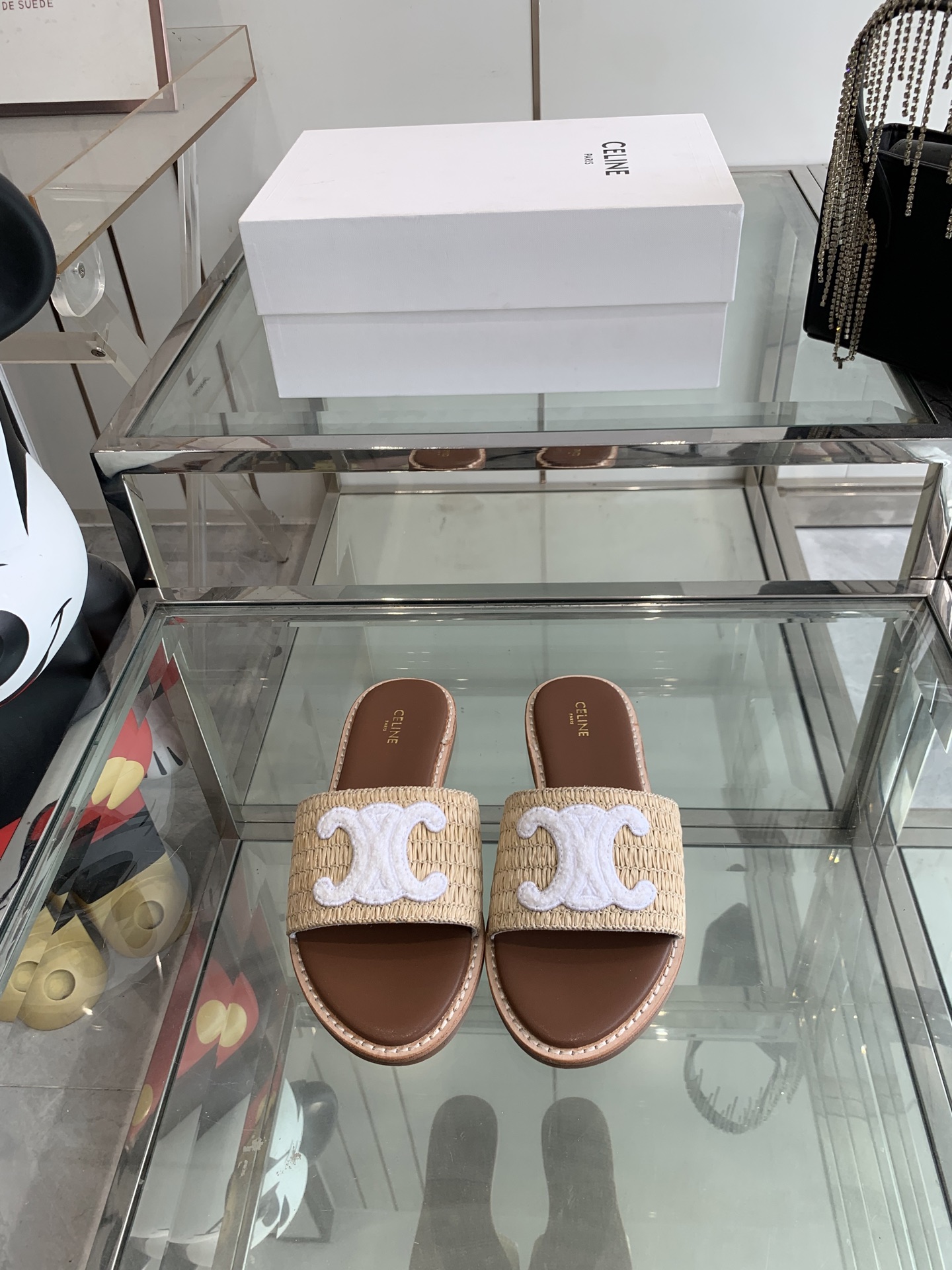 NO:265631,CELINE Purchase level Spring and summer new Arc de Triomphe retro Roman sandals slippers No pressure in and out of the counter, heavy industry version, refuse to see fake low goods Original last, N debugging, this one is absolutely Vintage retro flavor, upper material Original custom denim genuine leather outsole midsole size 35-40 (40 41 custom made), slippers, celine, sandals, slippers, Leather soles19860909CELINE 思琳 代购级别 春夏新品凯旋门复古罗马凉鞋拖鞋 进出专柜无压力,重工版,拒绝一眼假low货 原版楦型,调试N次、这款上脚绝对Vintage复古风味十足 鞋面材质 原版定制牛仔布 真皮大底中底码数35-40(40 41定做）,拖鞋,celine,sandals,slippers,Leather soles,Women's Shoes