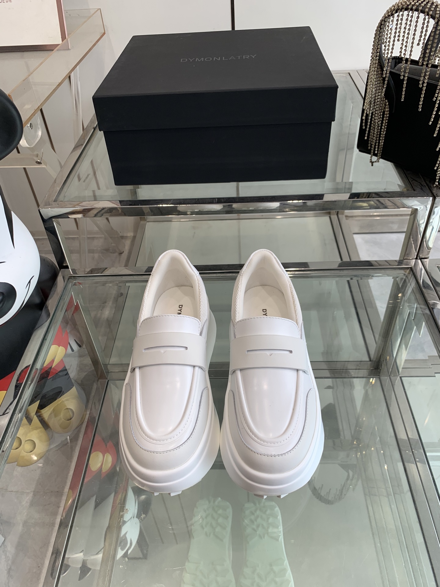 NO:265610,Dymonlatry niche trendy brand new products recommended retro thick-soled sponge shoes. Whether it is daily casual or functional mix. This sneaker can bring excellent comfort and fashion experience. Exclusive mold opening customization streamlined ultra-light thick sole. Easy to control various outfits, toe toe is delicate and not bulky, increase height and length, the fabric is made of original matte cowhide, inner foot pad breathable net, original customized foam rubber combination heel height 6cm, size 35-40 (40 customized), casual shoes/sports shoes, sneakers, cowhide19860909Dymonlatry 小众潮牌 新品爆款推荐 复古 厚底松糕鞋 无论日常休闲还是机能感混搭 这款运动鞋都能带来卓越舒适体验与时尚感的双重体验 独家开模定制流线感超轻厚底 轻松驾驭各种穿搭鞋头秀气不显笨重 增高显腿长 面料采用原版哑光牛皮 内里垫脚透气网 原版定制发泡橡胶组合大底跟高6cm 码数35-40（40定做）,休闲鞋/运动鞋,sneakers,cowhide,Women's Shoes