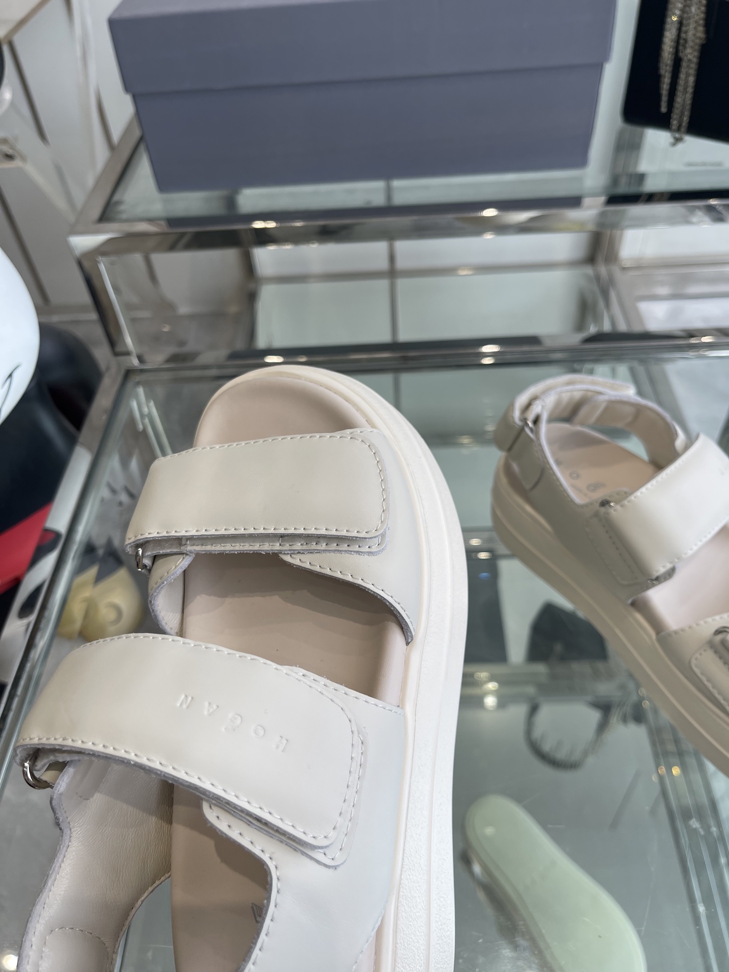 Hogan Skyscraper Sandals: Summer Footwear Redefined with Italian Craftsmanship and Sustainable Style - 图片 6