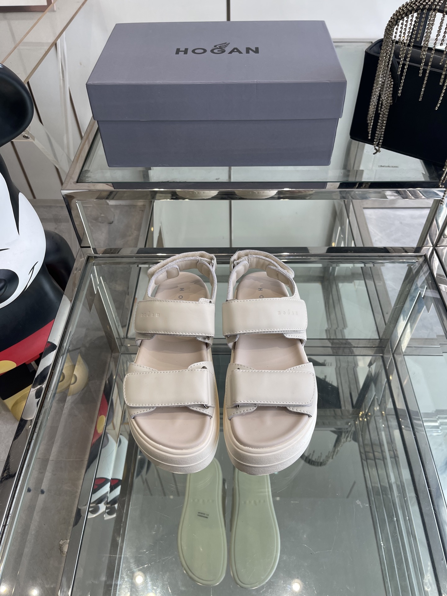 Hogan Skyscraper Sandals: Summer Footwear Redefined with Italian Craftsmanship and Sustainable Style