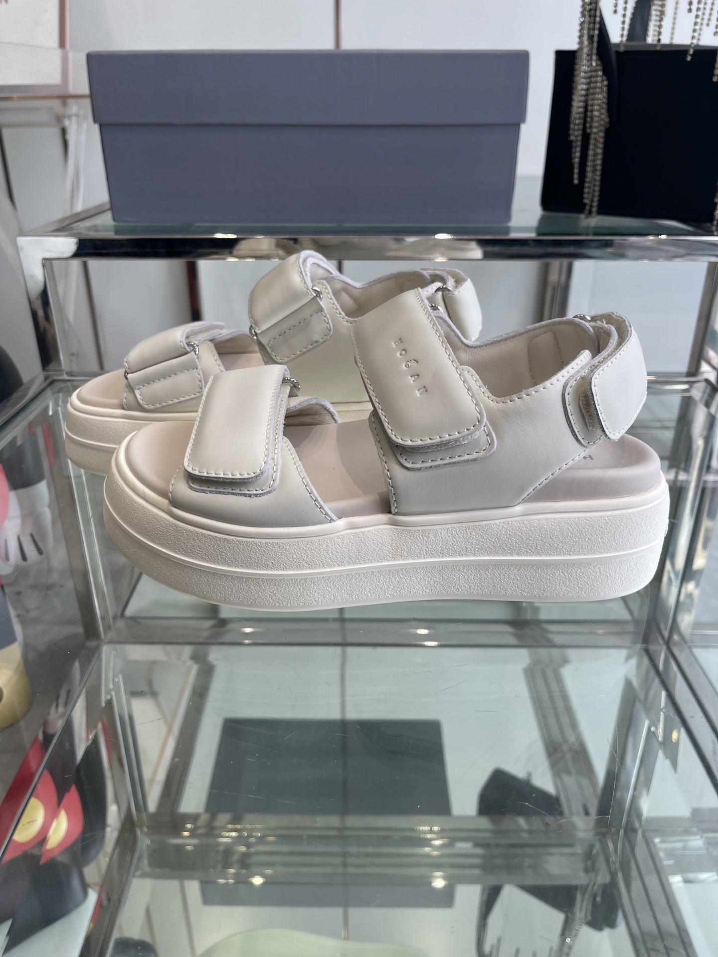 Hogan Skyscraper Sandals: Summer Footwear Redefined with Italian Craftsmanship and Sustainable Style - 图片 2