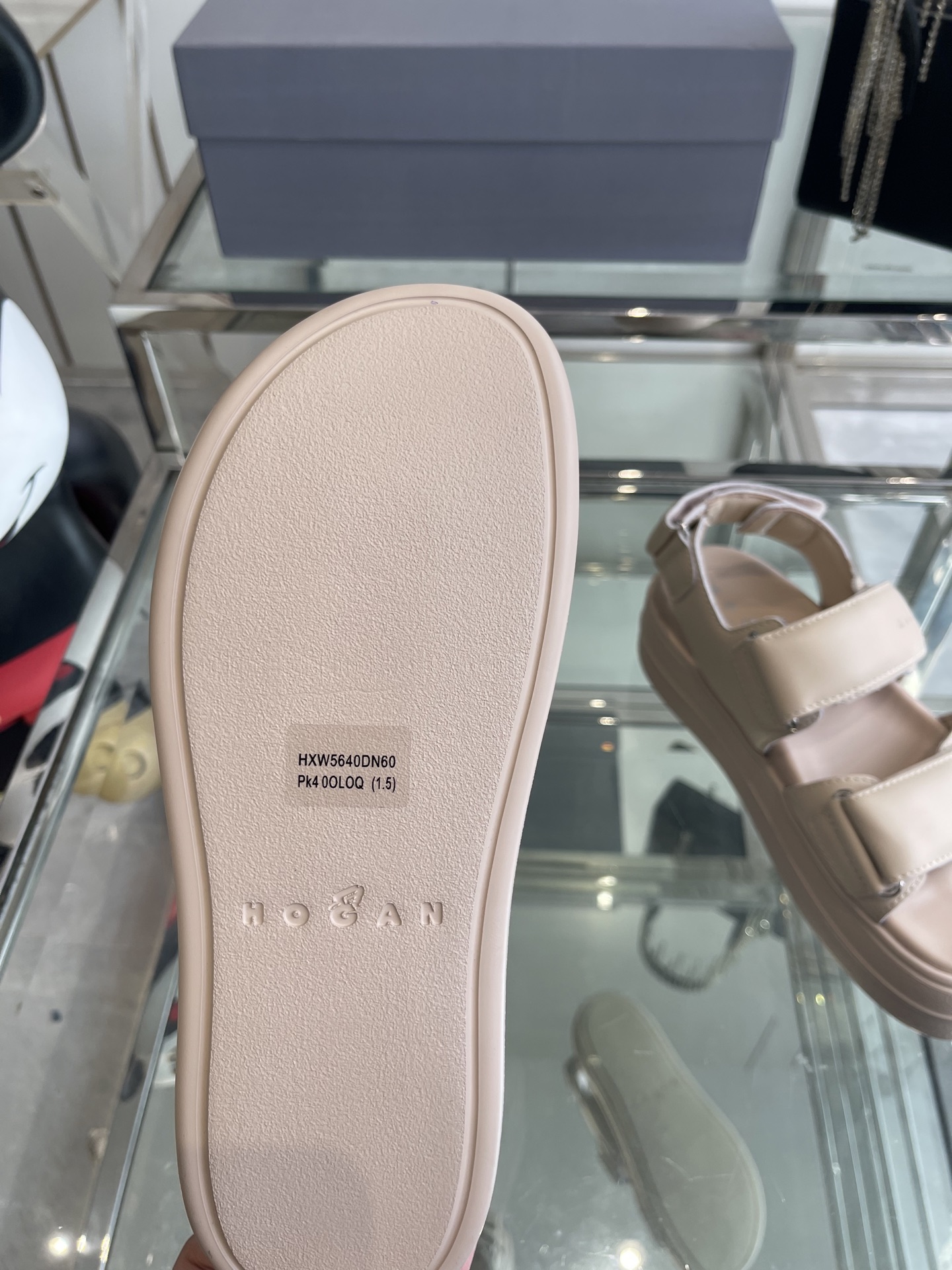 Hogan Skyscraper Sandals: Redefining Summer Footwear with Aesthetics and Comfort - 图片 5