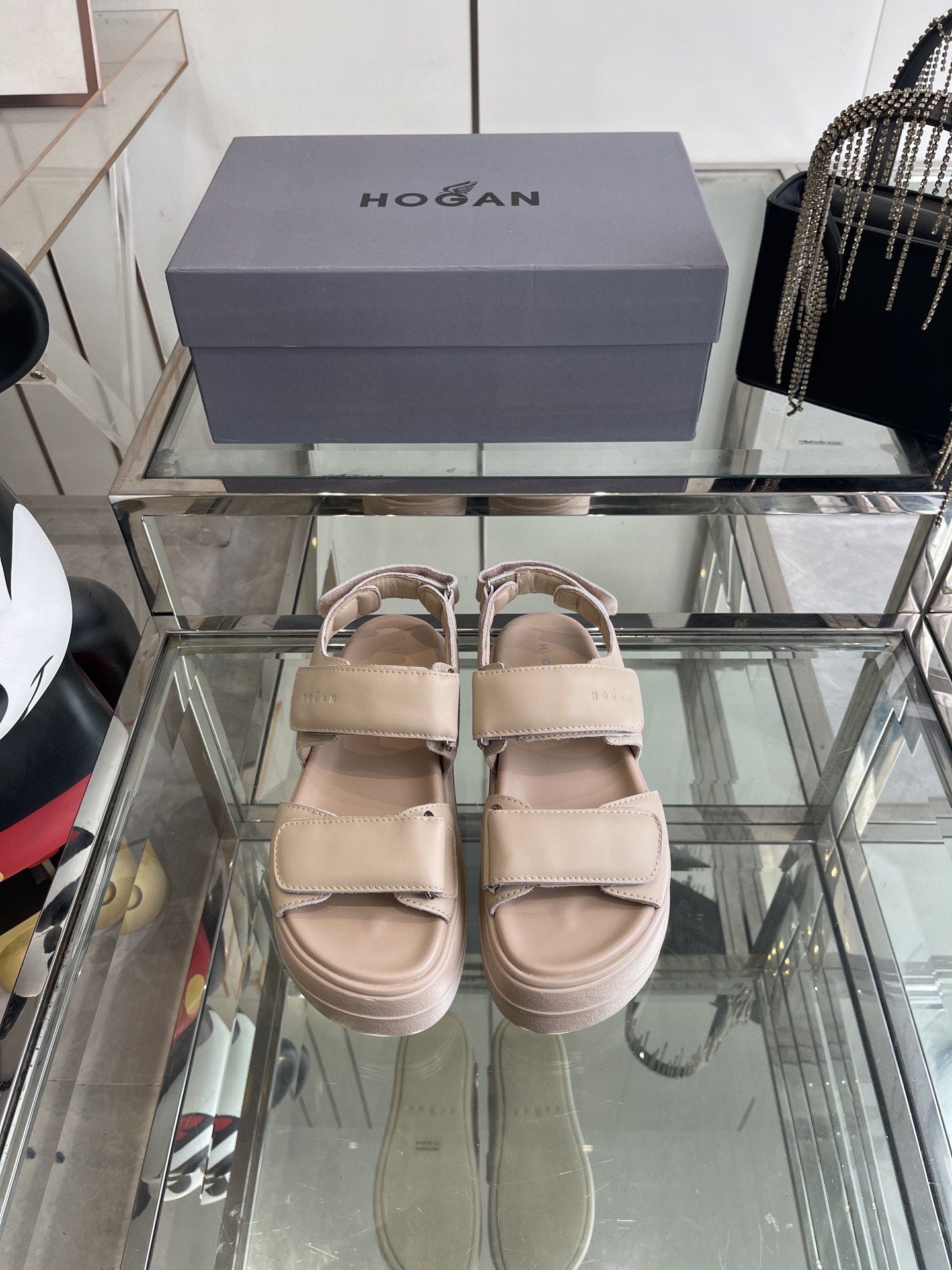 Hogan Skyscraper Sandals: Redefining Summer Footwear with Aesthetics and Comfort - 图片 1