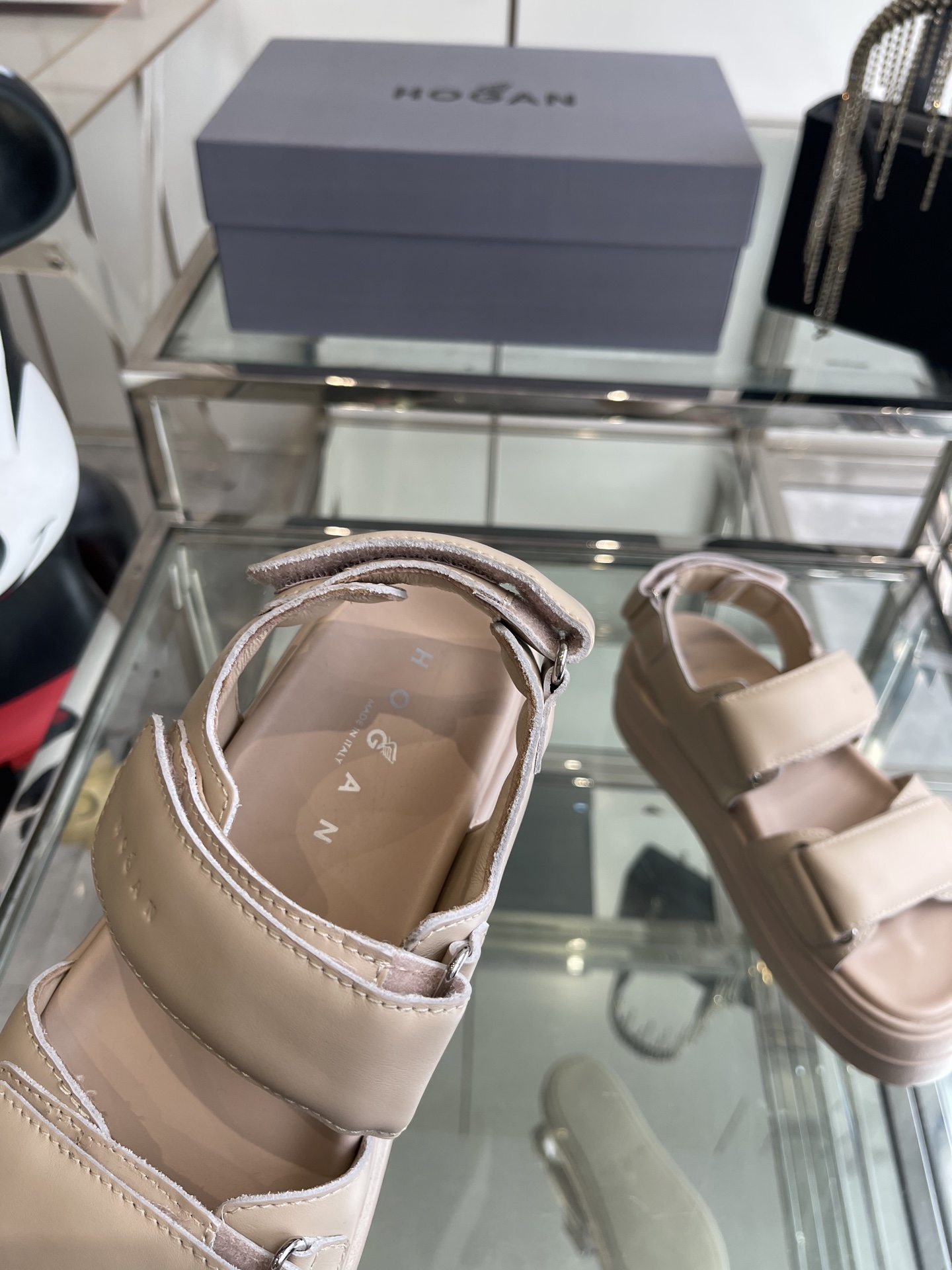 Hogan Skyscraper Sandals: Redefining Summer Footwear with Aesthetics and Comfort - 图片 4