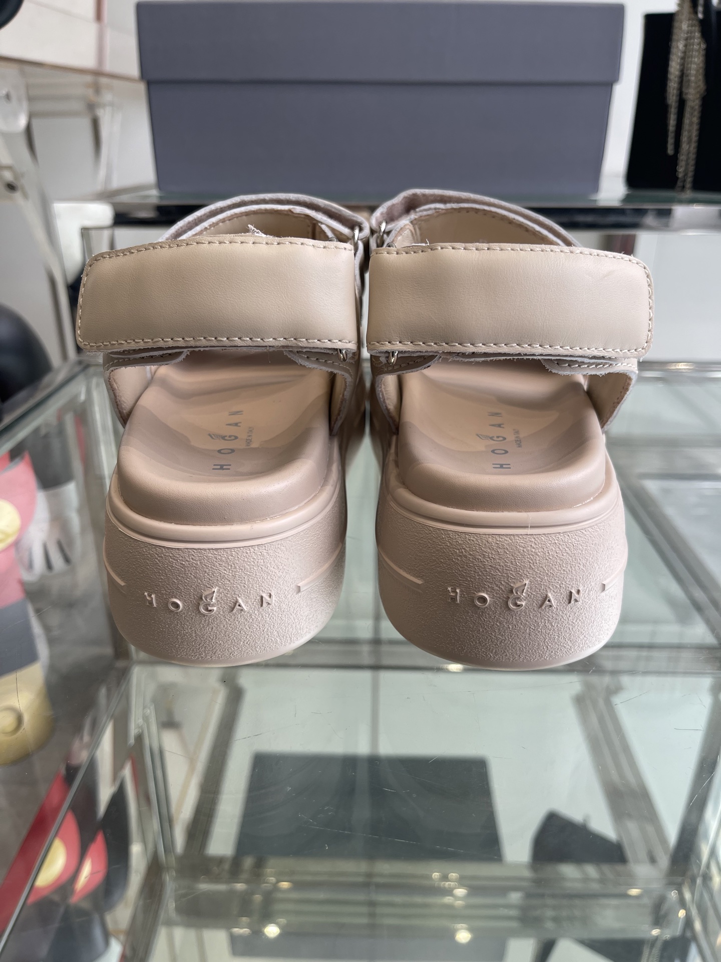 Hogan Skyscraper Sandals: Redefining Summer Footwear with Aesthetics and Comfort - 图片 9