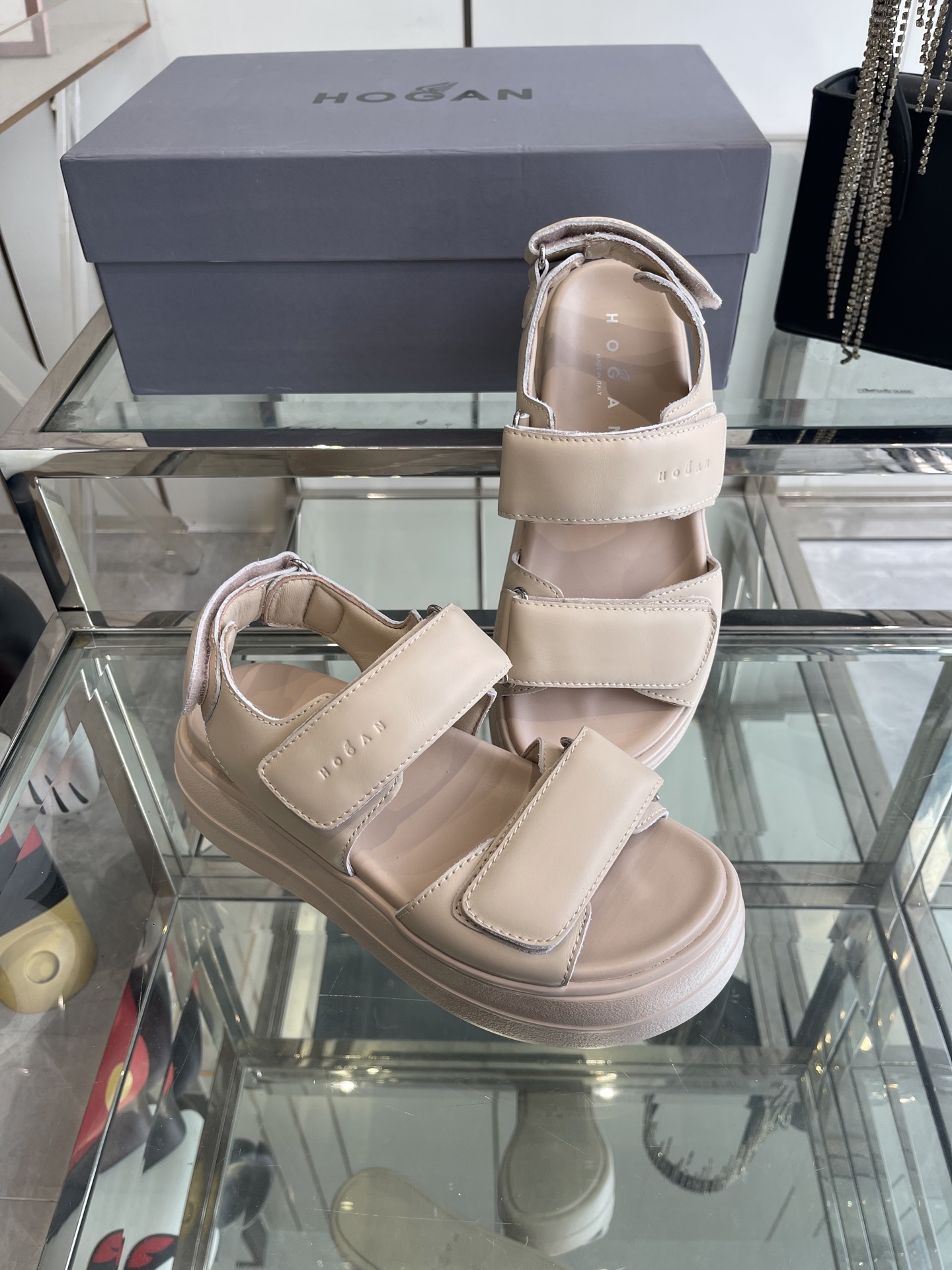 Hogan Skyscraper Sandals: Redefining Summer Footwear with Aesthetics and Comfort - 图片 7
