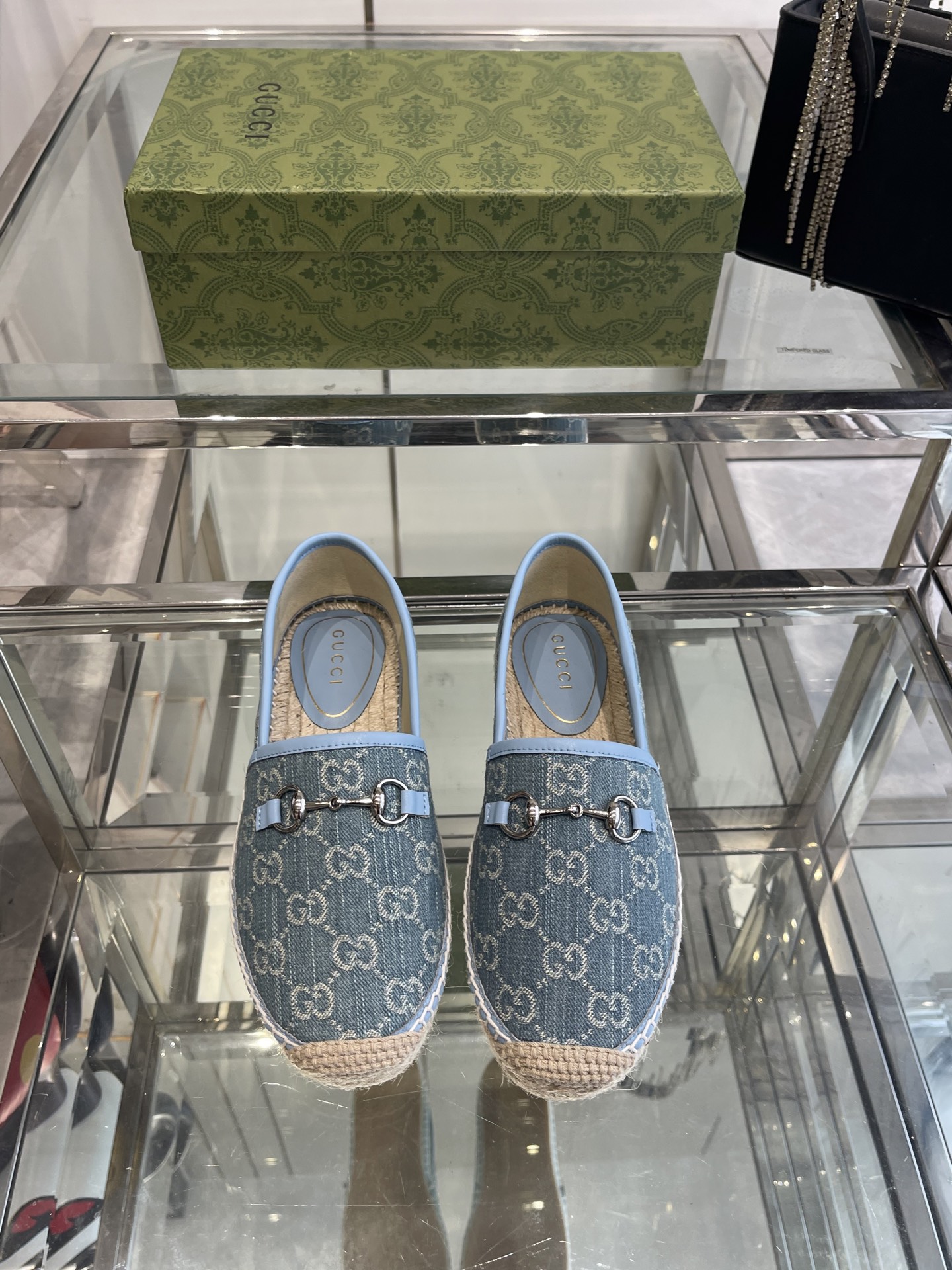 NO:387960,Gucci 25ss new model horse-bit women's new fisherman shoes This shoe is made of beige and dark brown GG canvas and is developed into a pair of shoes for purchase and Zp development. All customized materials, exclusive mold opening sole, details are shipped together, and even the packaging is the same as the genuine product. Size 35-41 (customized for 41), fisherman shoes, gucci, espadrilles19860909Gucci 25ss新款 马衔扣女士新款渔夫鞋 这款鞋采用米色和深棕色GG帆布制 成整双鞋子采购Zp开发打造 全部定制材料 独家开模大底,细节全部对版出货 连包装也做到跟正品一样 码数35-41（41订做）,渔夫鞋,gucci,espadrilles,Women's Shoes