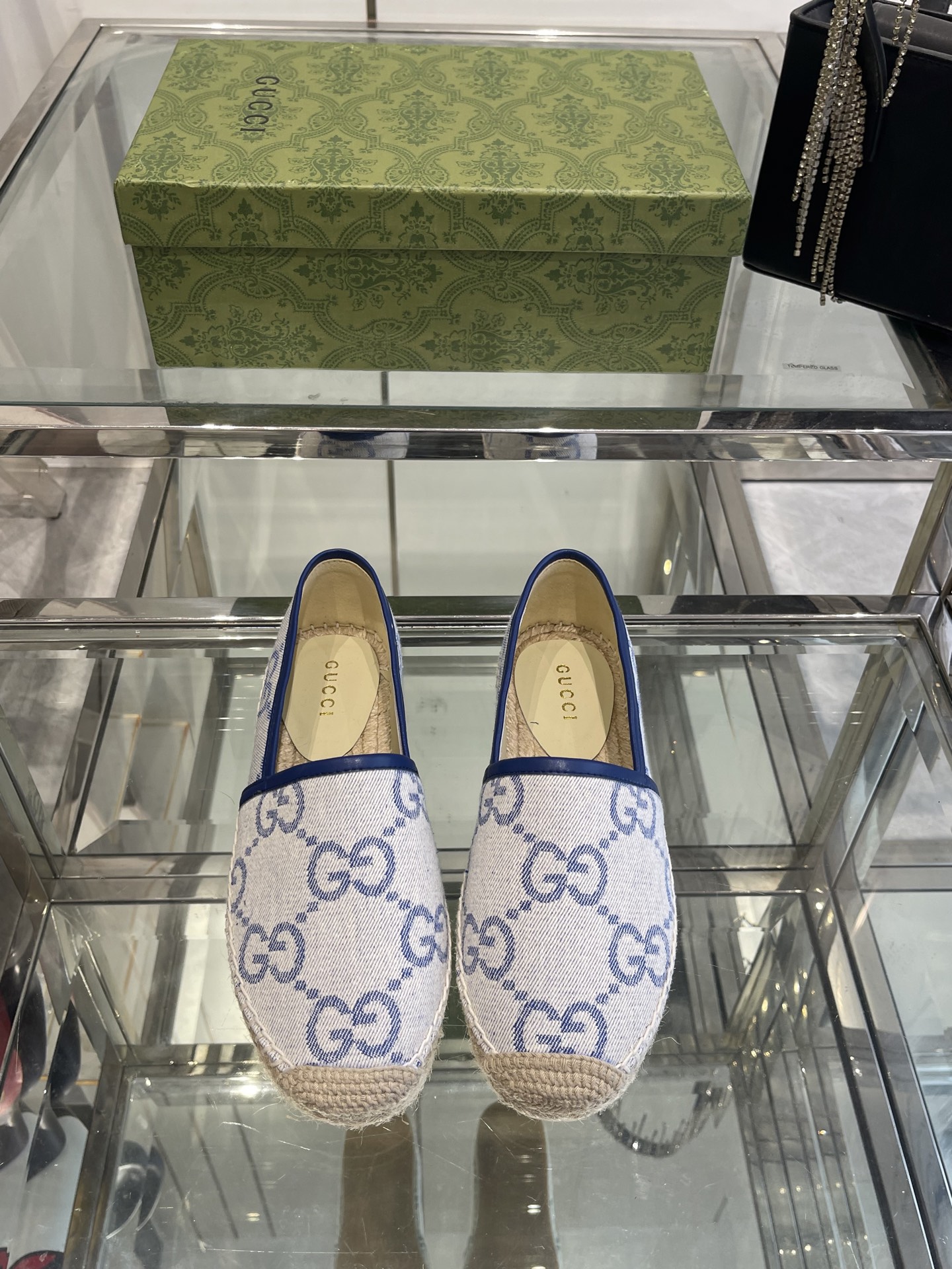 NO:387964,Guuci 25ss new Fisherman's shoes This shoe is made of beige and dark brown GG canvas and is developed into a pair of shoes for purchase and Zp development. All customized materials, exclusive mold opening sole, all details are shipped together, and even the packaging is the same as the genuine one. Size 35-41 (customized for 41), Fisherman's shoes, espadrilles19860909Guuci 25ss新款 渔夫鞋 这款鞋采用米色和深棕色GG帆布制 成整双鞋子采购Zp开发打造 全部定制材料 独家开模大底,细节全部对版出货 连包装也做到跟正品一样 码数35-41（41定做）,渔夫鞋,espadrilles,Women's Shoes