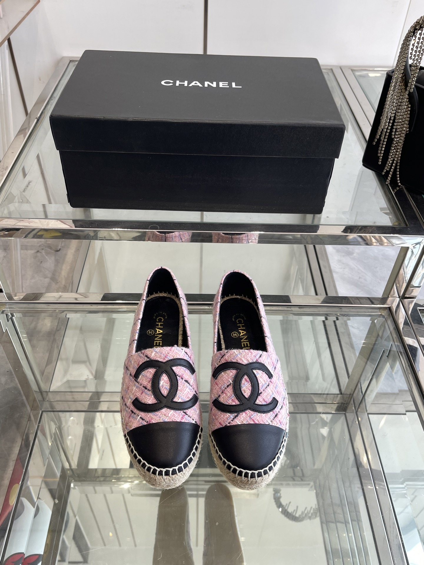 NO:387903,Chanel Chanel Spring and Summer New Fisherman Shoes Complete Pairs Shoes Purchase Zp Development and Creation All Customized Materials Exclusive Open-Model Sole, Details All Details Shipped For Version Number: 35-41 (41 Customized), Fisherman Shoes, Chanel, Chanel, Espadrilles19860909Chanel 香奈儿 春夏新款渔夫鞋成整双鞋子采购Zp开发打造 全部定制材料 独家开模大底,细节全部对版出货 码数:35-41（41定做）,渔夫鞋,chanel,chanel,espadrilles,Women's Shoes