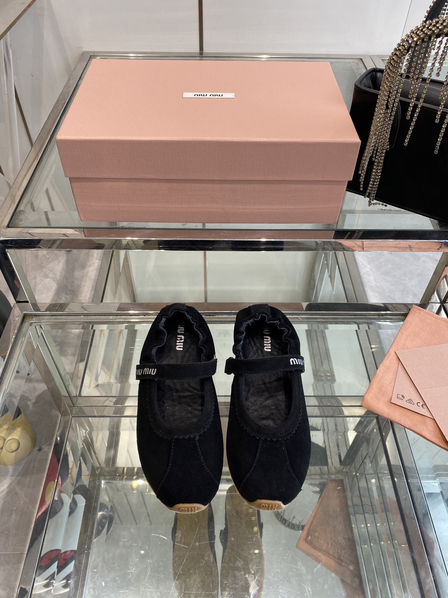 NO:387902,Miu Miu 25ss new German training shoes ballet dance shoes upper design is simple and casual and unruly, retro appearance is perfect, and can reflect the beauty of tannins. The whole pair of shoes is simple and fashionable. It is very light and versatile!  Size 35-40 (40 customized), ballet shoes, miumiu19860909Miu Miu 缪缪 25ss新款 德训鞋 芭蕾跳舞鞋 鞋面设计立体豆豆绣简单很随意不羁 复古颜值满分 又能体现单宁美感 整双鞋子设计简约时尚 上脚非常轻便而且百搭！码数35-40（40定做）,芭蕾舞鞋,miumiu,Women's Shoes