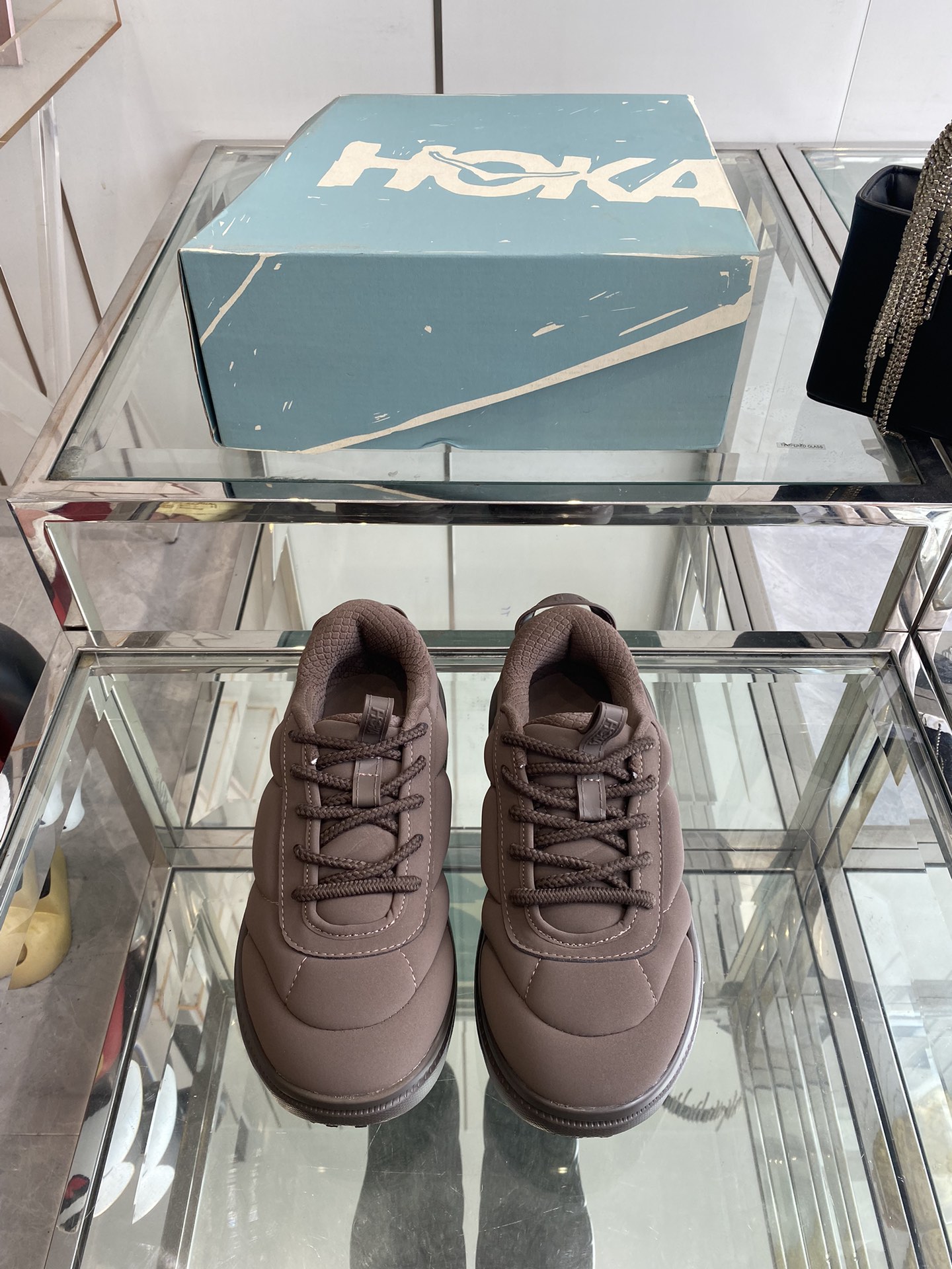 NO:387837,MARNI 25ss new summer straw bag collection MARNI summer straw bag I didn't expect the joint reaction with hoka this time. Specifically, the feeling of wearing it has the comfort and rebound of HOKA. At the same time, Marni's bright colors satisfy your 2 wishes at once. BONDI B3LS MARNI Phoenix Flower Red is the flame of Nirvana, it is a pure original color. Paradigm-like red, full of visual tension, and it is a bright spot to highlight the personality. When you go out, it's just for attention. BONDI B3LS MARNI Wheat Radish Yellow Walk into the wheat field in the oil color, spend a pleasant afternoon waiting for the sunset to shine afterglow, chill is at your feet. BONDI B3LS MARNI Tourmaline Blue A lake is clear and blue, undiluted, without decoration of thick colors Reflecting the authenticity and purity of the sky, it will overflow the screen. BONDI B3LS MARNI Bracken Zong Break into the 100% cocoa show. Caramel color splicing texture, commuting outfits, low-key and hidden mystery. Number 35-40 (40 customized), casual shoes/sports shoes, marni, sneakers, espadrilles19860909MARNI 25ss新款夏季草编包合集MARNI夏季草编包 藤编包沒想到這次和hoka聯名反應这麼熱烈 具體說一下穿上腳的感覺有HOKA的舒適回彈感 同時有Marni的顏色鮮艷配搭 一次滿足你2個願望 BONDI B3LS MARNI 凤凰花红 是涅槃之焰,是纯粹原色 范式般的红,拉满视觉张力 炽烈点明张扬个性,出街就只为瞩目  BONDI B3LS MARNI 麦秆黄 走进油彩中的那片麦田,惬意过一个午后 等待夕阳洒下余晖,chill在脚下这一刻 BONDI B3LS MARNI 碧玺蓝 一湖剔透碧蓝,未经稀释,不饰浓彩 倒映天空的本真纯净,充盈自由,就要溢出屏幕  BONDI B3LS MARNI 蕨菜粽 闯入百分百可可的可露丽秀场 焦糖色泽拼接质感,通勤穿搭,低调更要暗藏玄机 码数35-40（40订做）,休闲鞋/运动鞋,marni,sneakers,espadrilles,Women's Shoes