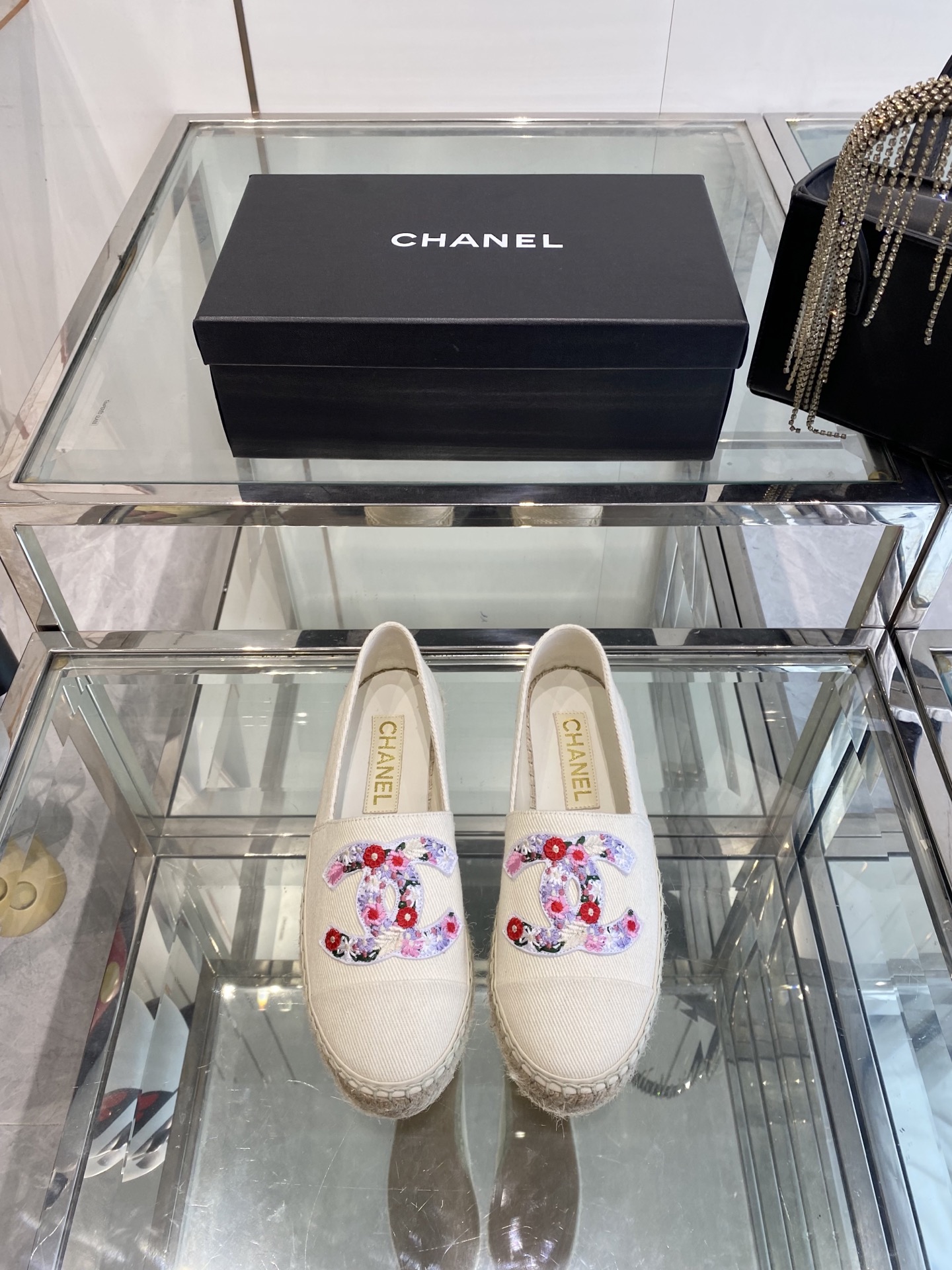 NO:409756,Chanel Chanel Spring and Summer New Fisherman Shoes Complete Pairs Shoes Purchase Zp Development and Creation All Customized Materials Exclusive Open-Model Sole, Details All Details Shipped For Version Number: 35-41 (41 Customized), Fisherman Shoes, Chanel, Chanel, Espadrilles19860909Chanel 香奈儿 春夏新款渔夫鞋成整双鞋子采购Zp开发打造 全部定制材料 独家开模大底,细节全部对版出货 码数:35-41（41定做）,渔夫鞋,chanel,chanel,espadrilles,Women's Shoes