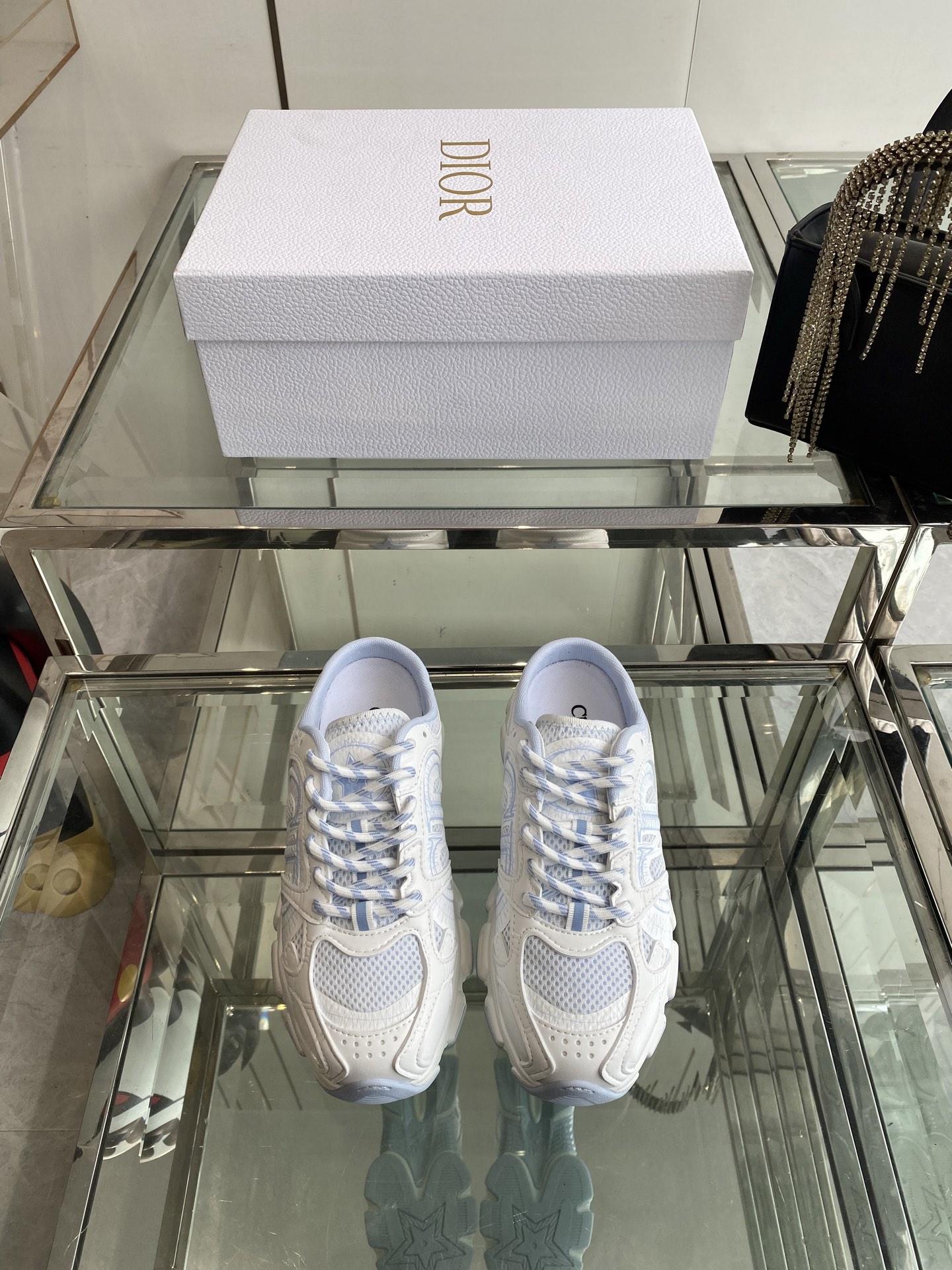 NO:421166,Dior New casual semi-tork sneakers, dad shoes, Dior new products in early autumn, sneakers, Ne C.D's vacation style this season, people's sneakers are super popular!  The color scheme is super good, the visual is more coordinated, and the foot feel is lighter and more comfortable to increase the height without heavy weight. The logo is extremely recognizable. The young ladies, close their eyes and enter!  Laminated fabric with leather, hot stamping 'C.D' 1ogo decoration Eva sole 5cm height increase Size 35-44, daddy shoes semi-trail, dior, dior, dior, sneakers19860909Dior 迪奥 新款休闲半拖 运动鞋 老爹鞋 迪奥 早秋新品 运动鞋 Ne C.D家这一季的度假风 人运动鞋超级火爆！ 配色超好看,视觉更协调,脚感更轻盈舒适增高不重 logo辨识度极高 小姐姐们闭眼入！层压织物配皮 烫印“C.D” 1ogo装饰 Eva鞋底 5cm增高 码数35-44,老爹鞋半拖,dior,dior,dior,sneakers,Women's Shoes