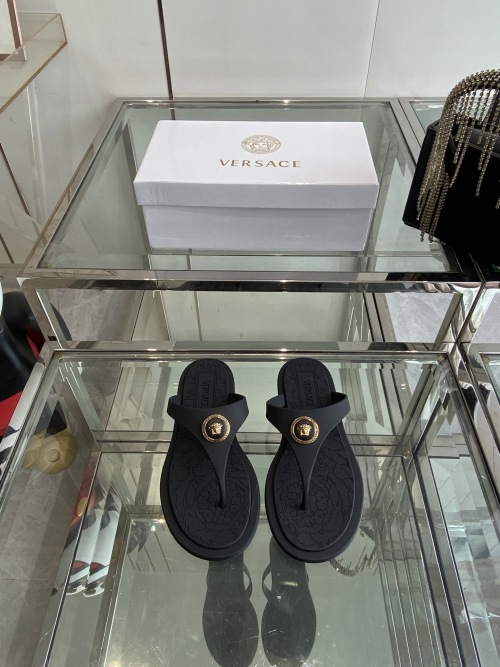Versace Jelly Thong Sandals with Elegant Logo - Casual & Chic Style 1 Versace Jelly Thong Sandals with Elegant Logo - Casual & Chic Style