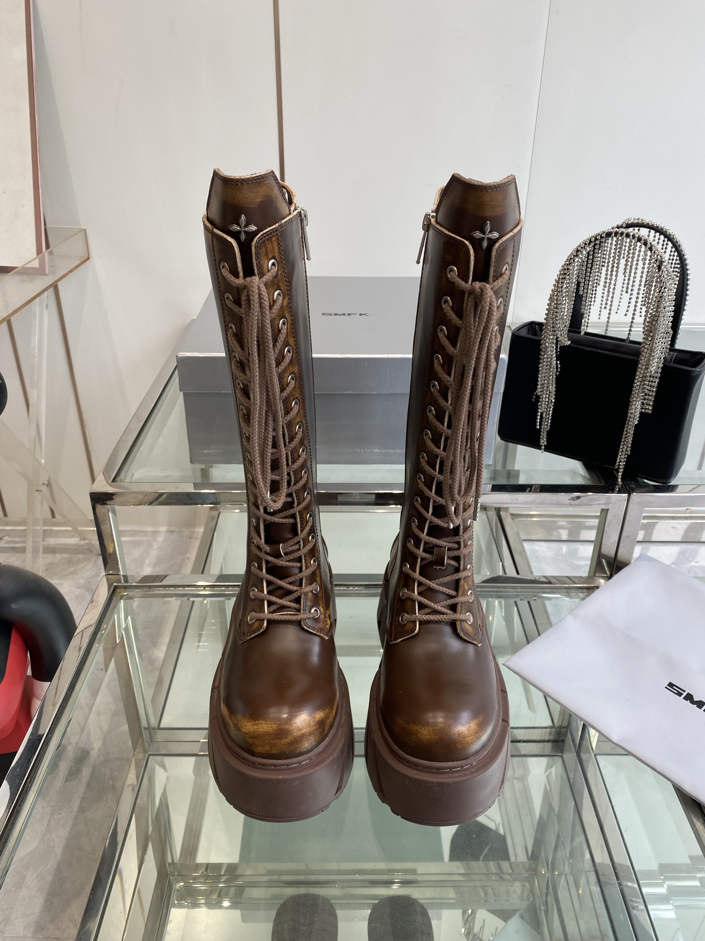 NO:444408,Long boots Smfk niche trendy brand 25ss hit new products, thick sole casual shoes, derby shoes, short boots, long boots, really, really hard to see, the more you like it!  The gospel of short babies directly extends the body proportions!  The shoe body is soft and comfortable, the sole is wear-resistant and non-slip, and every color is very versatile. It is really suitable for this spring and summer. The upper is made of original imported cowhide, inner foot pad sheepskin, high heel 7.5cm, original customized EVA rubber outsole, size 35-40 (customized for 40), boots, boots, cowhide, sheepskin19860909长靴 Smfk 小众潮牌 25ss爆款新品 厚底 休闲鞋 德比鞋 短靴 长靴 爆真的是很耐看越看越喜欢！矮个子宝宝的福音直接拉长身材比例！ 鞋身柔软舒适,鞋底耐磨防滑 而且每个颜色都非常百搭.真的太适合这个春夏  鞋面采用原版进口牛皮 内里垫脚羊皮 高跟7.5cm 鞋底原版定制EVA橡胶大底 码数35-40（40定做）,靴子单鞋,boots,cowhide,sheepskin,Women's Shoes