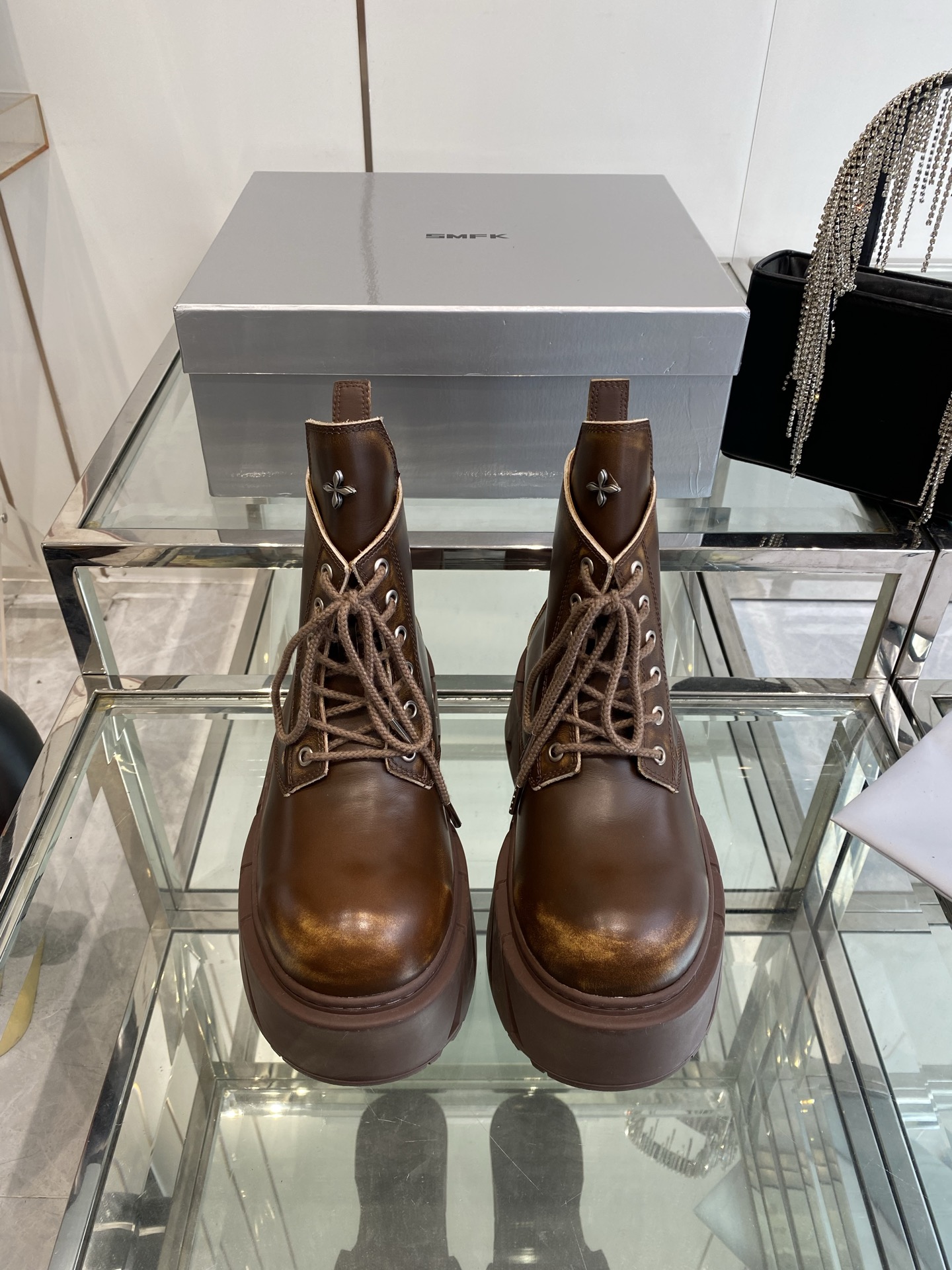 NO:444414,Short boots Smfk niche trendy brand 25ss hit new products, thick sole casual shoes, derby shoes, short boots, long boots, really, really hard to see, the more you like it!  The gospel of short babies directly extends the body proportions!  The shoe body is soft and comfortable, the sole is wear-resistant and non-slip, and every color is very versatile. It is really suitable for this spring and summer. The upper is made of original imported cowhide, inner foot pad sheepskin, high heel 7.5cm, original customized EVA rubber outsole, size 35-40 (customized for 40), boots, boots, cowhide, sheepskin19860909短靴 Smfk 小众潮牌 25ss爆款新品 厚底 休闲鞋 德比鞋 短靴 长靴 爆真的是很耐看越看越喜欢！矮个子宝宝的福音直接拉长身材比例！ 鞋身柔软舒适,鞋底耐磨防滑 而且每个颜色都非常百搭.真的太适合这个春夏  鞋面采用原版进口牛皮 内里垫脚羊皮 高跟7.5cm 鞋底原版定制EVA橡胶大底 码数35-40（40定做）,靴子单鞋,boots,cowhide,sheepskin,Women's Shoes