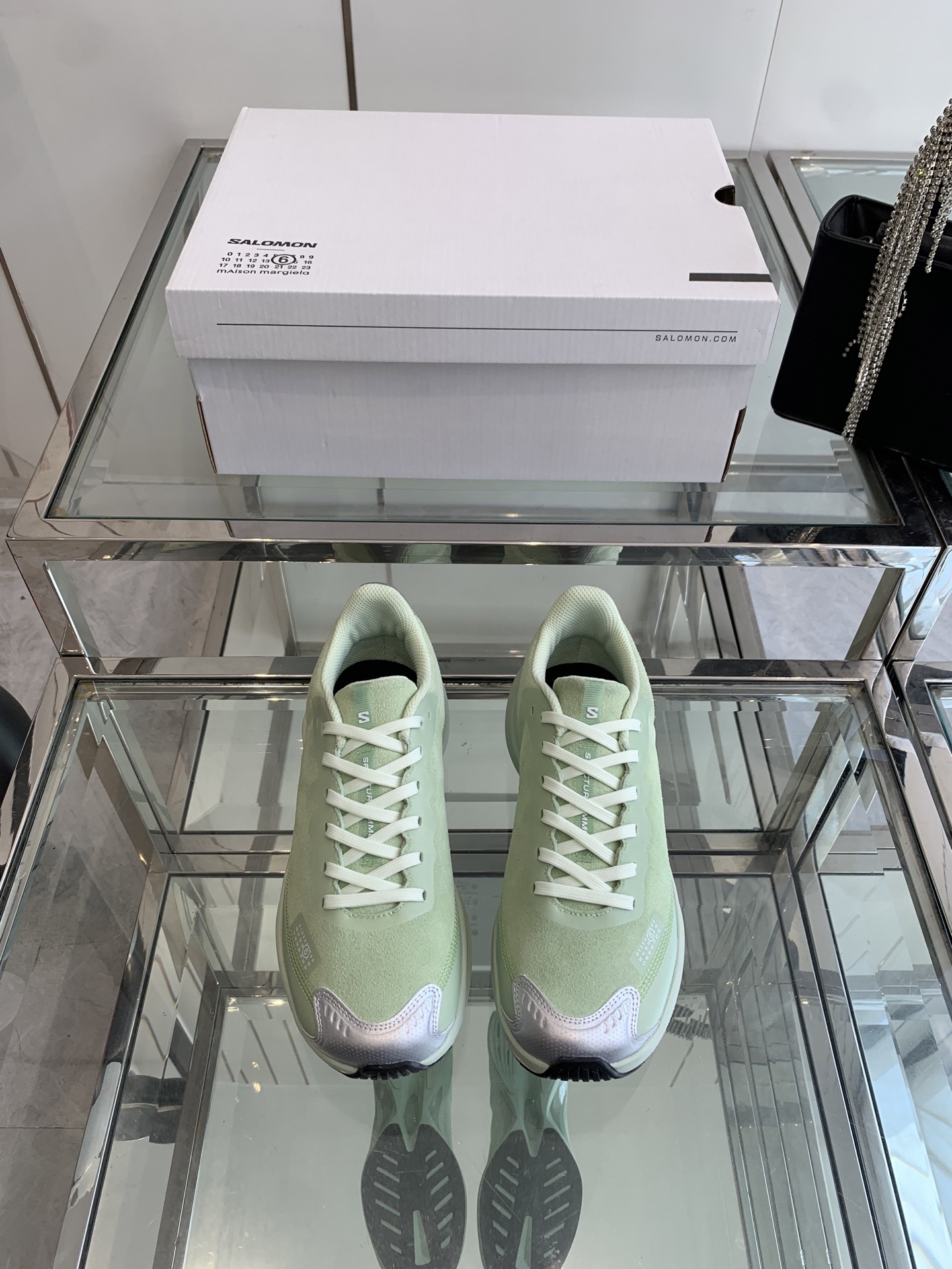 NO:443851,MM6 x SALOMON 25ss latest couple style casual sneakers thick-soled mountaineering derby shoes paired with Salomon's patented 3D Eending sole specially created for mountain sports to increase lateral stability and structure. Major celebrity Internet celebrity beauties have fallen into planting grass and are tailor-made for domestic beauties. Original custom mesh special craft materials, Neri nylon breathable mesh, mold-open foamed sole, super light and textured, size 35-40, male 40-45 (female 40, male 45 customized), dad shoes, masion margiela, sneakers19860909MM6 x SALOMON 萨洛蒙 25ss最新情侣款 休闲运动鞋 厚底登山德比鞋 搭配Salomon专为山地运动所创的3D Eending专利技术鞋底 增加侧向稳定性和结构感 各大明星网红美女沦陷种草,量身为国内美女打造的增高神器. 原版订制网布特殊工艺材料 内里尼龙透气网纱 开模发泡大底超轻超有质感 码数女35-40 男40-45（女40男45定做）,老爹鞋,masion margiela,sneakers,Women's Shoes