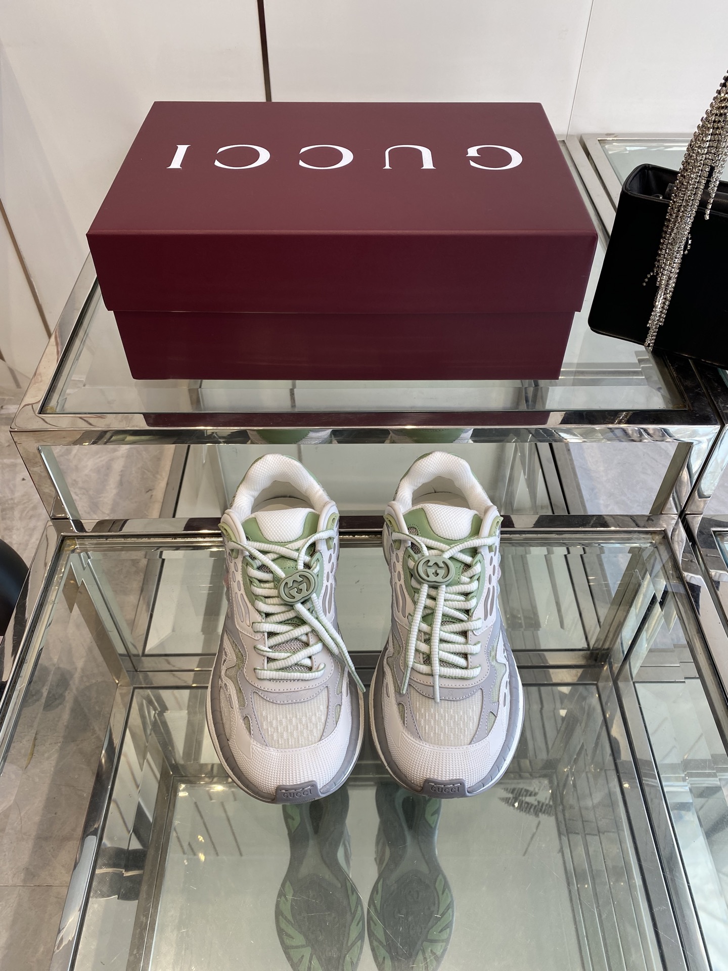 NO:443842,Top version Women's 450 Men's Gucci 2.0 Latest couple's dad shoes Sports shoes... This sports running shoes will be a generation of masterpieces. It adopts technology mesh/3D printing technology EVA shock-absorbing midsole/built-in carbon plate TPU combination sole (approximately 4cm increased) thick sole perfectly presents a posture... The foot feels super invincible, sports comfortable, casual and versatile, size 35-45 (female 40, male 45 customized), dad shoes, gucci, sneakers19860909顶级版本 女450 男Gucci 2.0 最新情侣款老爹鞋 运动鞋…… 这款运动跑鞋又将是一代绝唱 采用科技网面/3D打印技术 EVA减震中底/内置碳板 TPU组合大底（约4cm增高）厚底完美呈展姿态…… 脚感超级无敌好 运动舒适 休闲百搭 码数35-45（女40 男45订做）,老爹鞋,gucci,sneakers,Women's Shoes