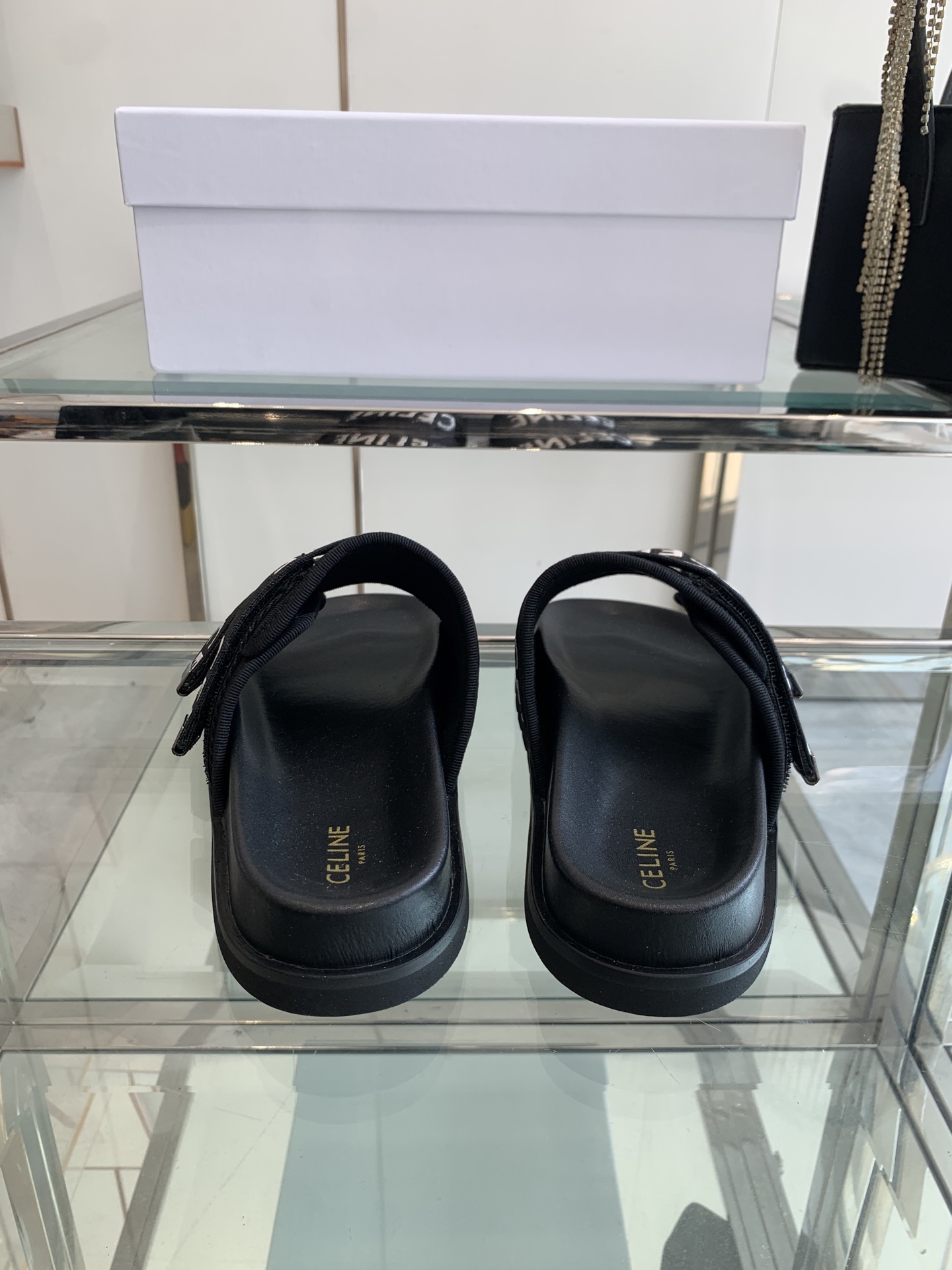 “Celine Slim Sandal: Classic Summer Style with Original Editions and Modulus-Resistant Velvet” - 图片 9