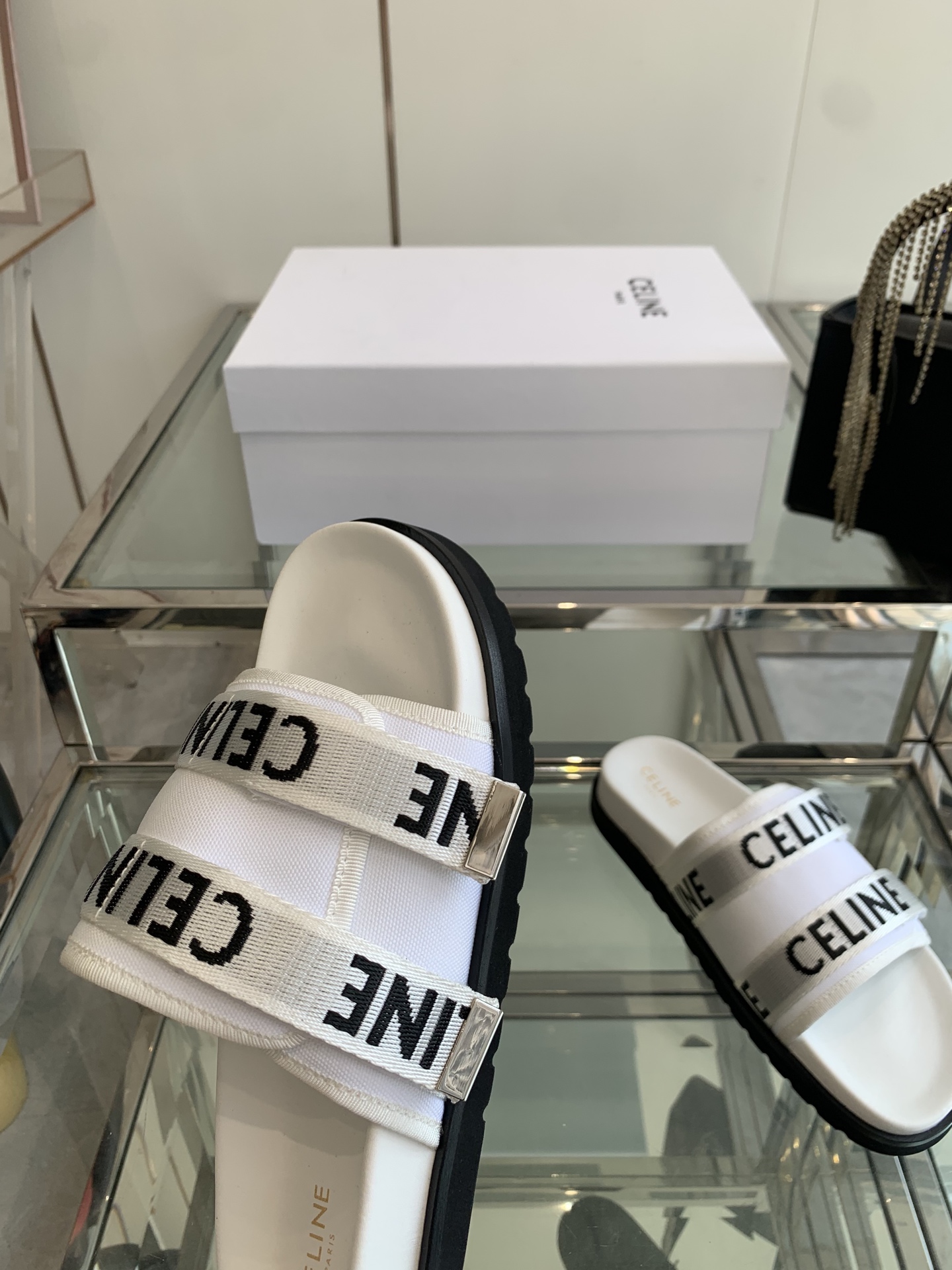 Celinesline introduces new summer sandals with classic design, cow skin bottom, and custom retrofitting in sizes 35-40. - 图片 6