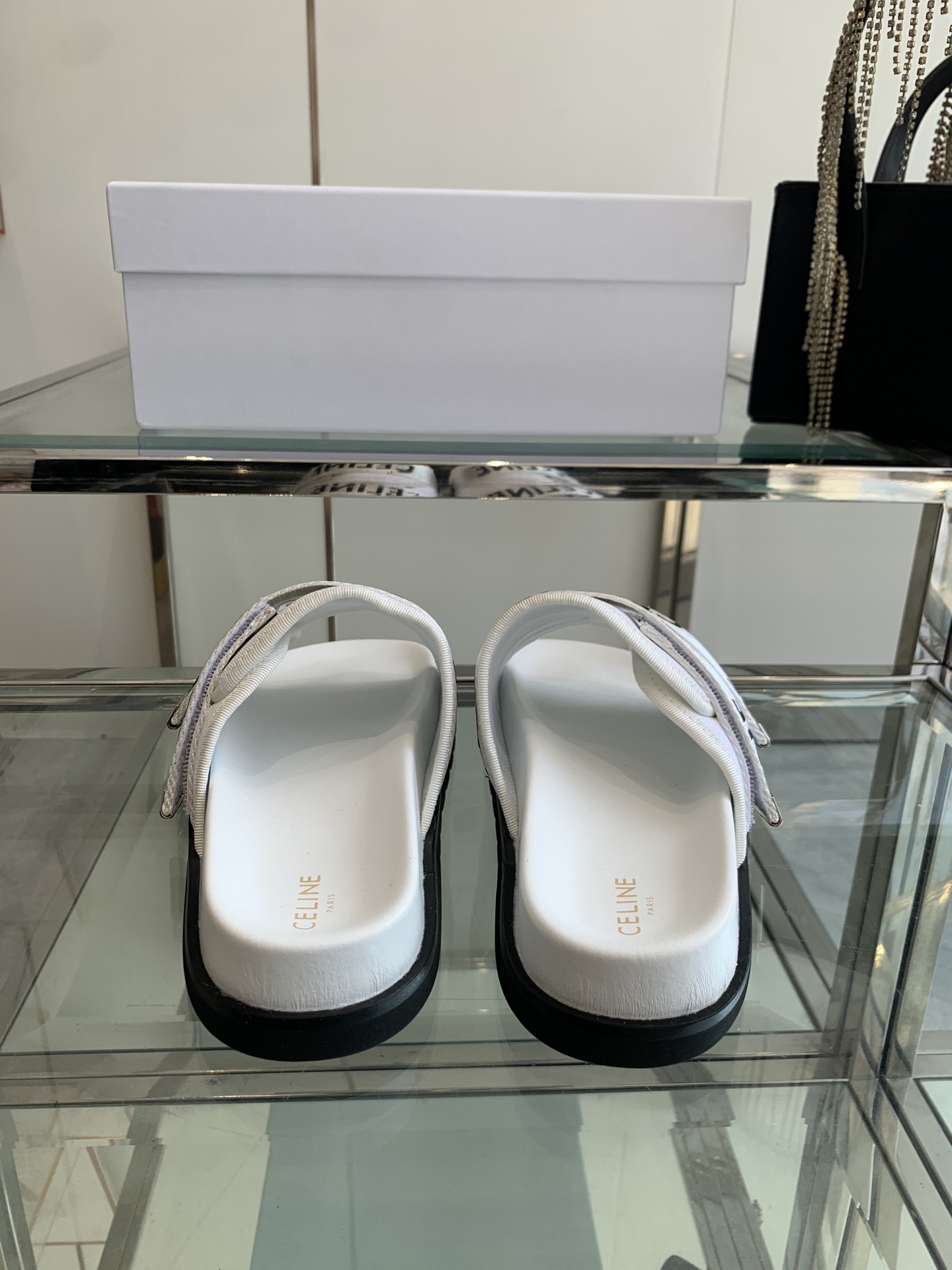 Celinesline introduces new summer sandals with classic design, cow skin bottom, and custom retrofitting in sizes 35-40. - 图片 9