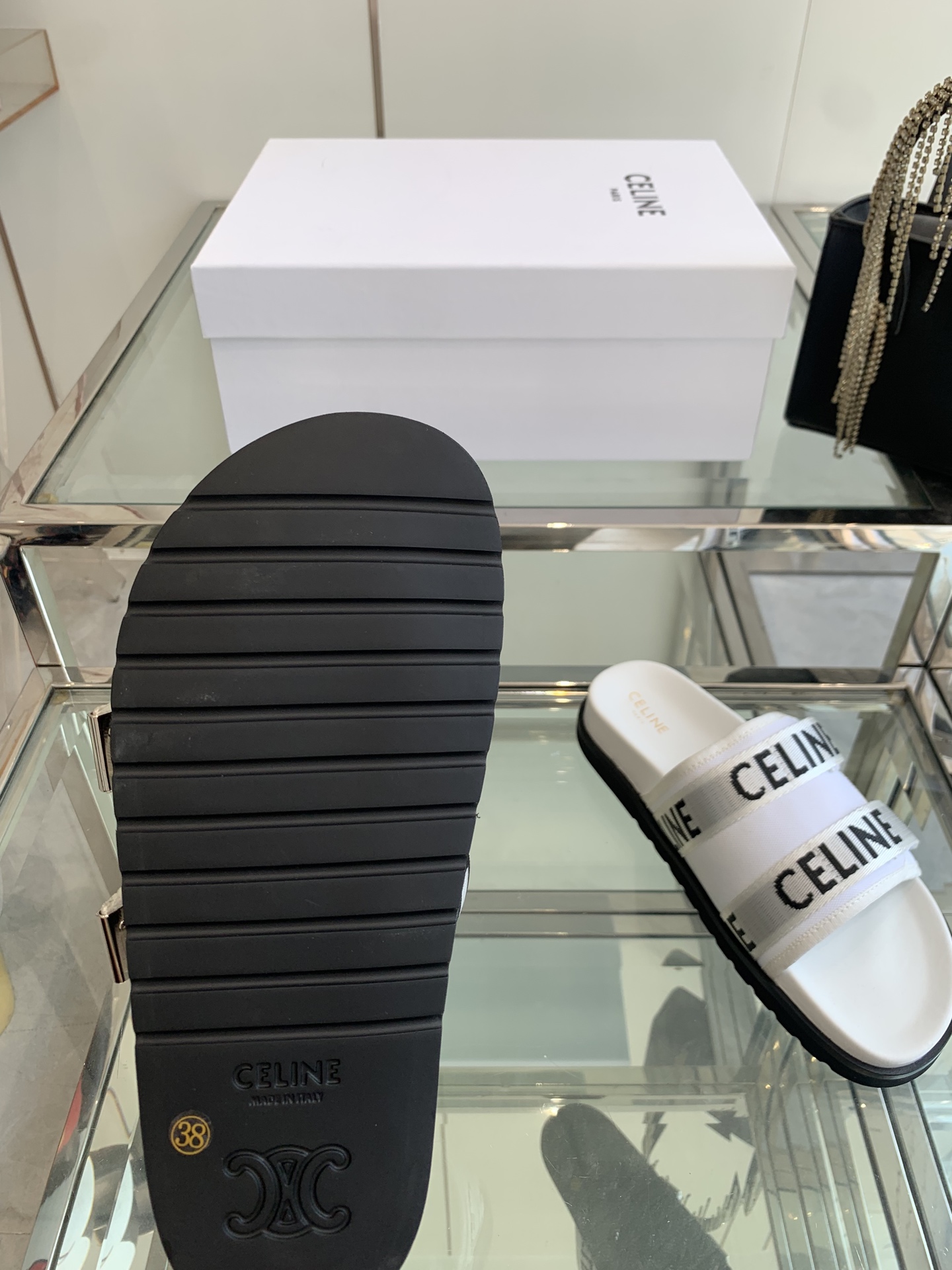 Celinesline introduces new summer sandals with classic design, cow skin bottom, and custom retrofitting in sizes 35-40. - 图片 5
