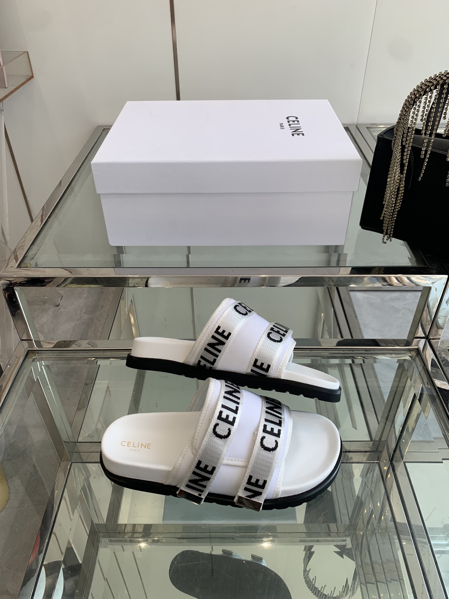 Celinesline introduces new summer sandals with classic design, cow skin bottom, and custom retrofitting in sizes 35-40. - 图片 8