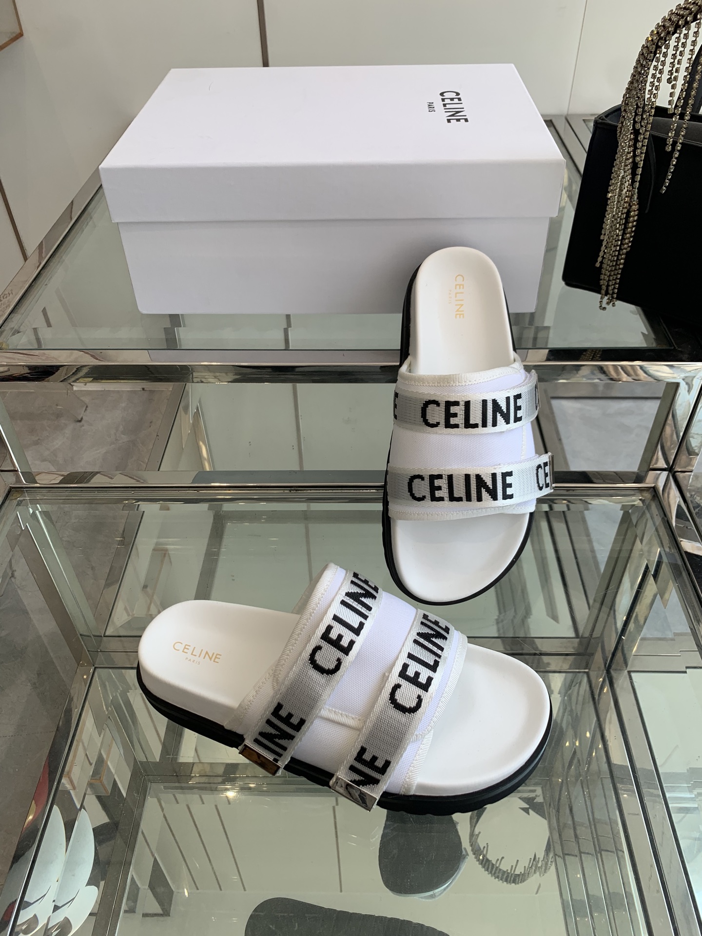 Celinesline introduces new summer sandals with classic design, cow skin bottom, and custom retrofitting in sizes 35-40. - 图片 7