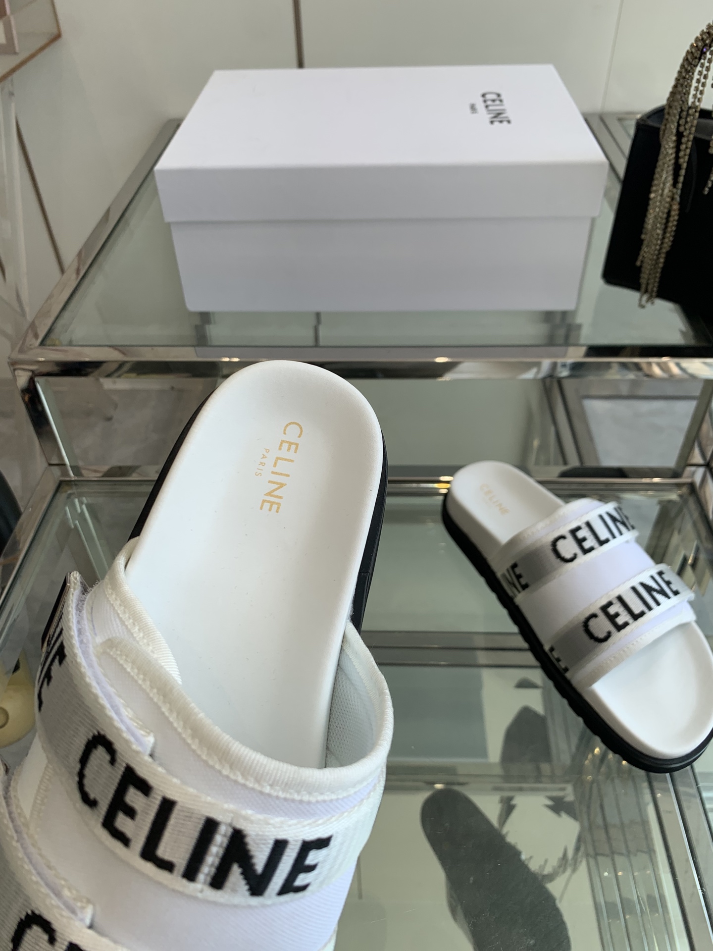 Celinesline introduces new summer sandals with classic design, cow skin bottom, and custom retrofitting in sizes 35-40. - 图片 4