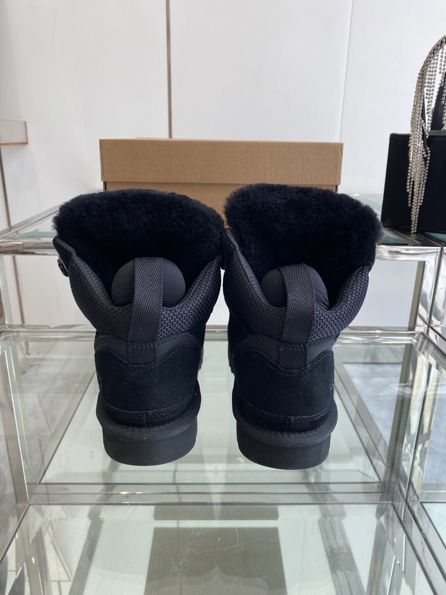 “New UGG Fall/Winter Collection: Comfortable, Stylish 648 Styles with EVA Soles & Velvet Details (Sizes 35-40)” - 图片 8