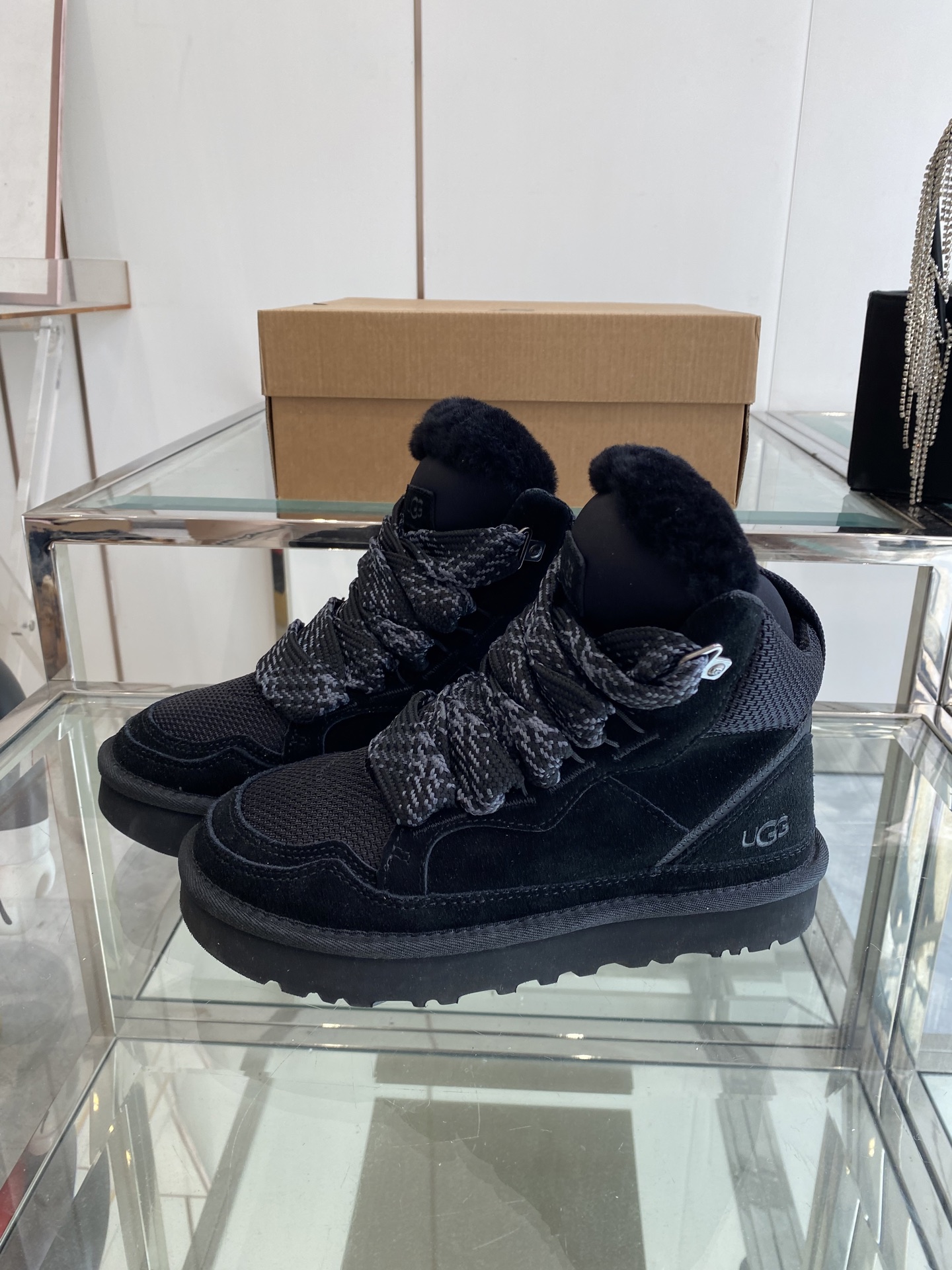 “New UGG Fall/Winter Collection: Comfortable, Stylish 648 Styles with EVA Soles & Velvet Details (Sizes 35-40)” - 图片 1