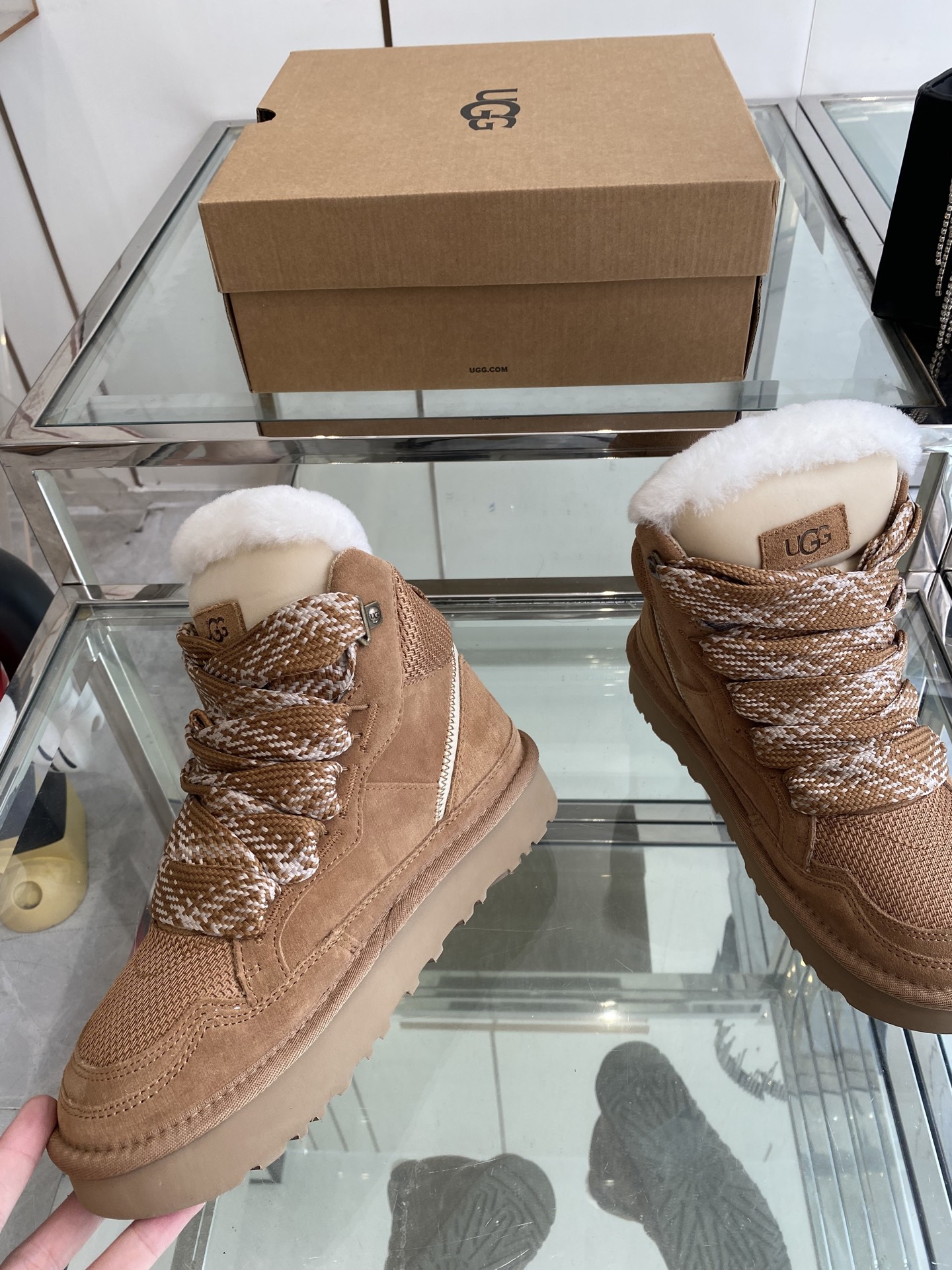 “UGG Fall/Winter 25s: Comfortable, Stylish, and Fashionable Shoes in EVA Material” - 图片 2