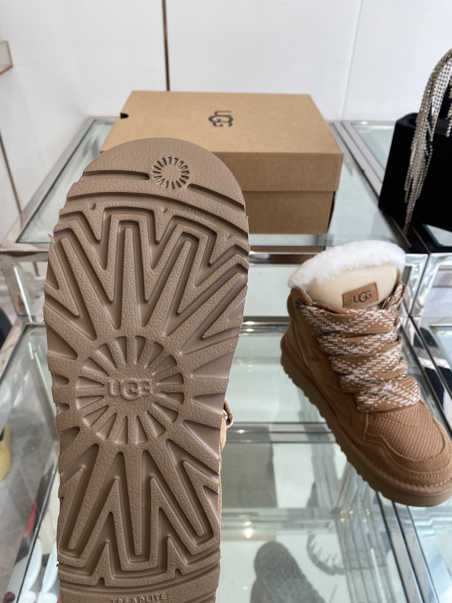 “UGG Fall/Winter 25s: Comfortable, Stylish, and Fashionable Shoes in EVA Material” - 图片 4
