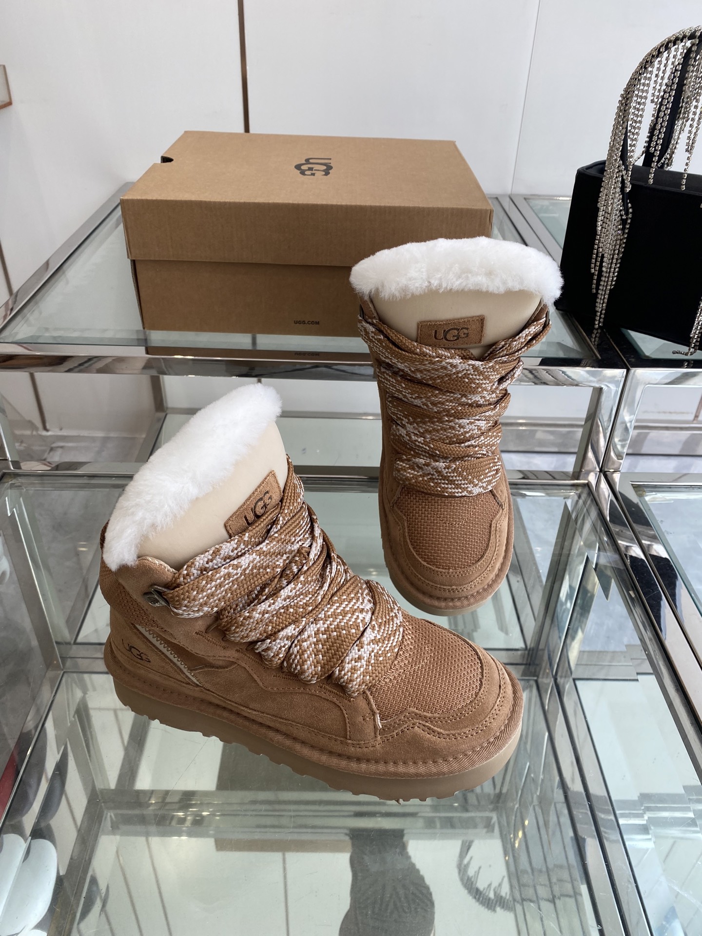 “UGG Fall/Winter 25s: Comfortable, Stylish, and Fashionable Shoes in EVA Material” - 图片 6