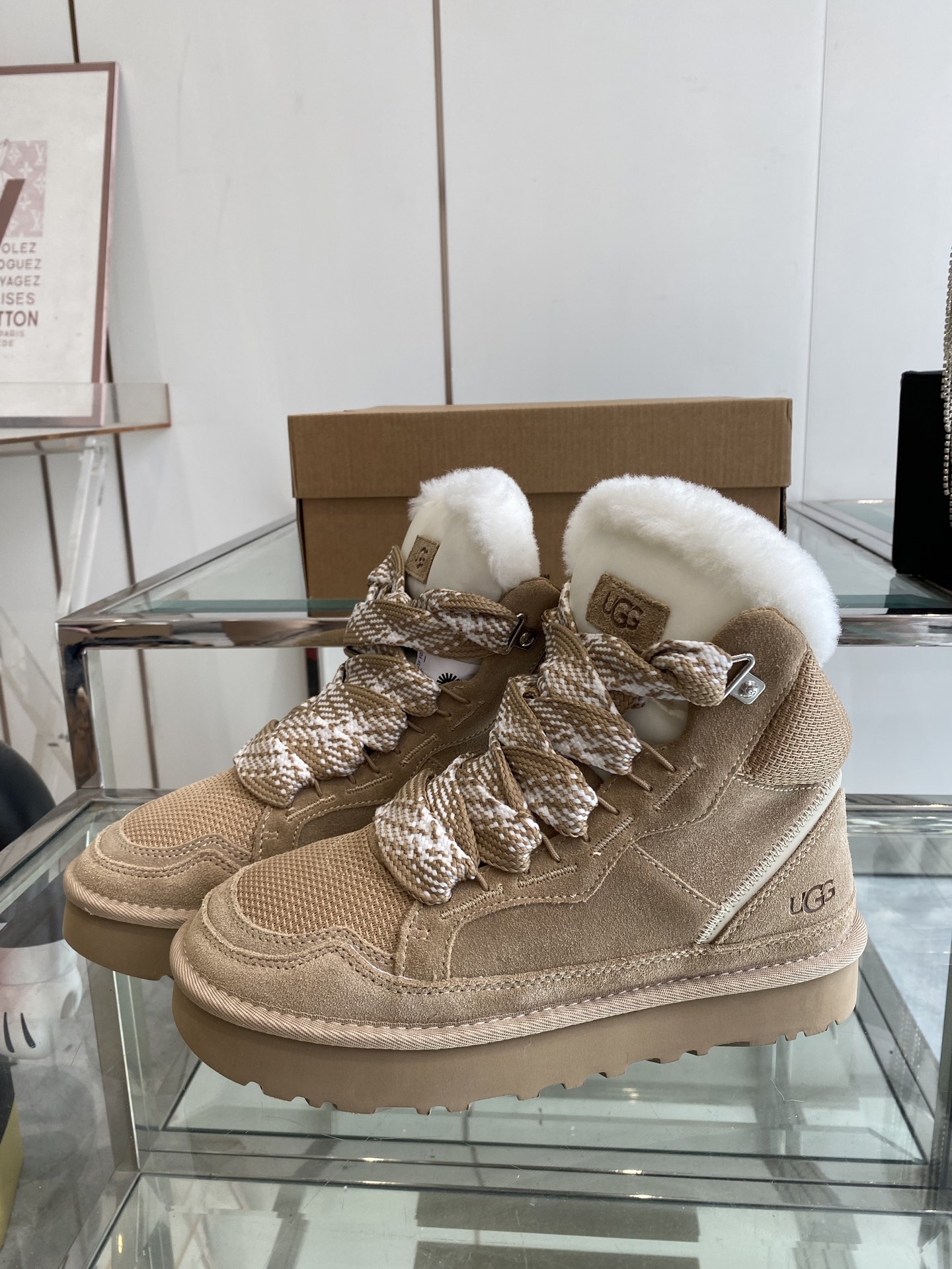 “Fall and Winter UGG 25s: Comfortable and Stylish Footwear with EVA Soles and Velvet Accents” - 图片 1